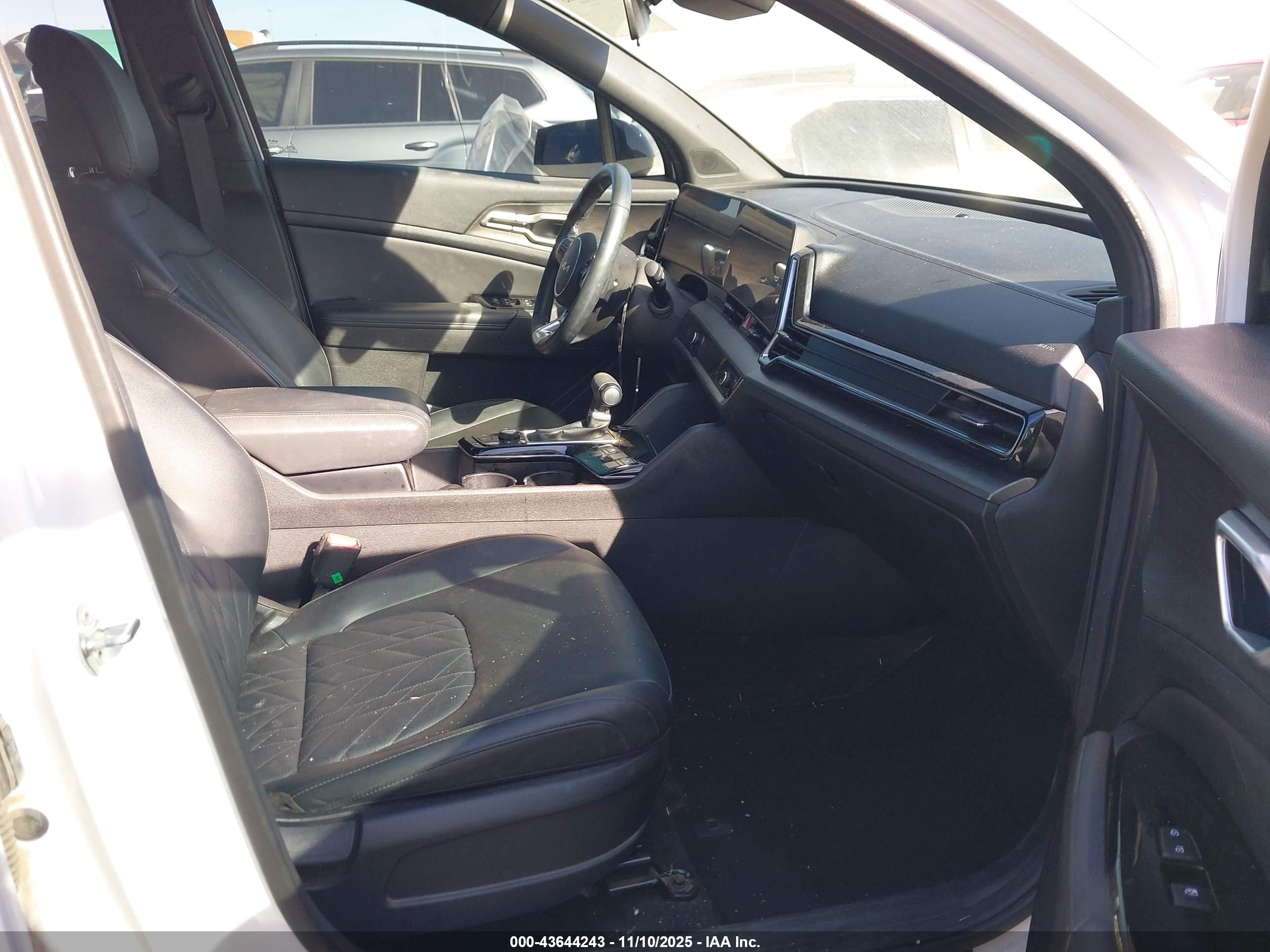 KIA SPORTAGE image 5