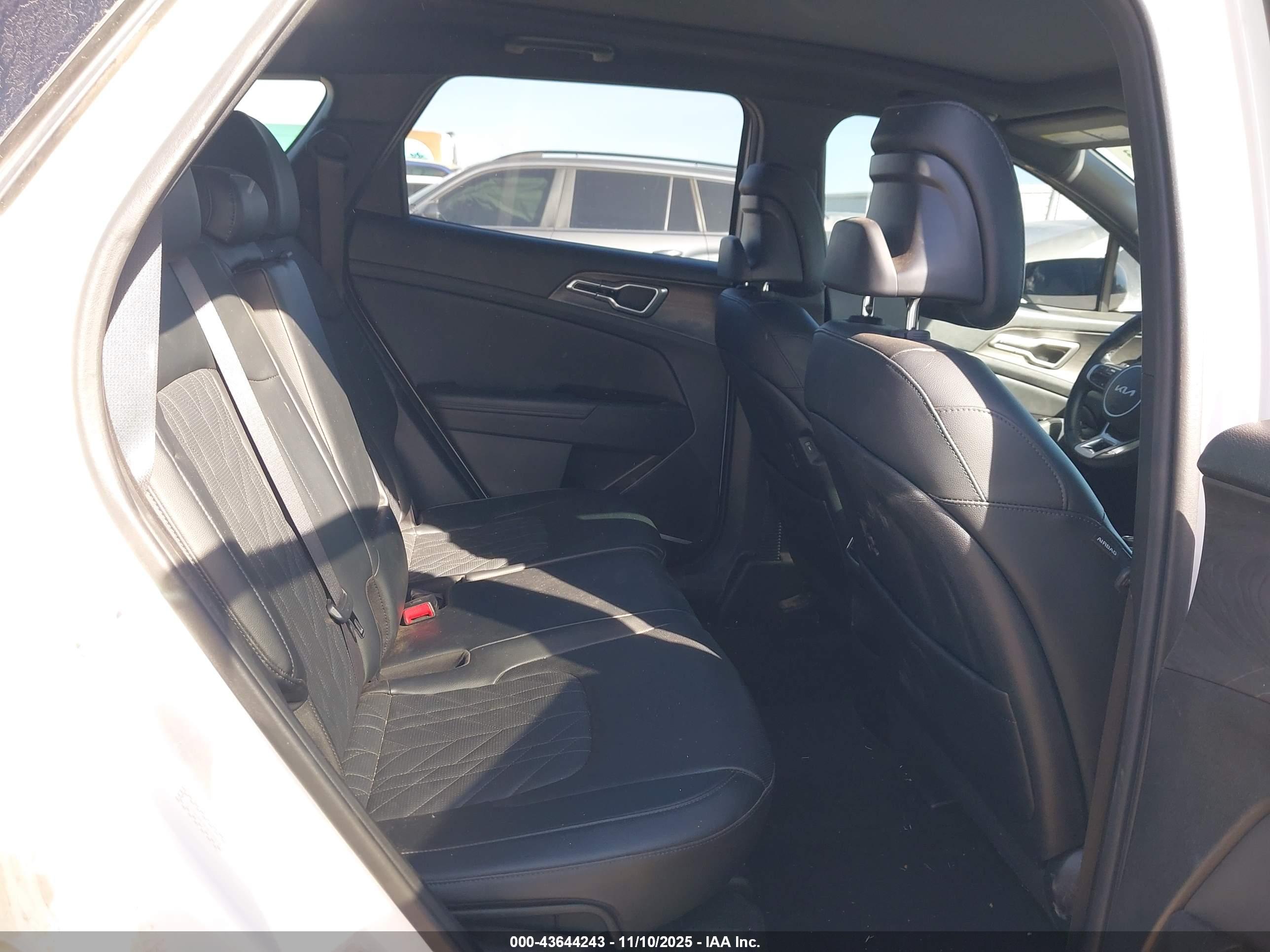 KIA SPORTAGE image 8