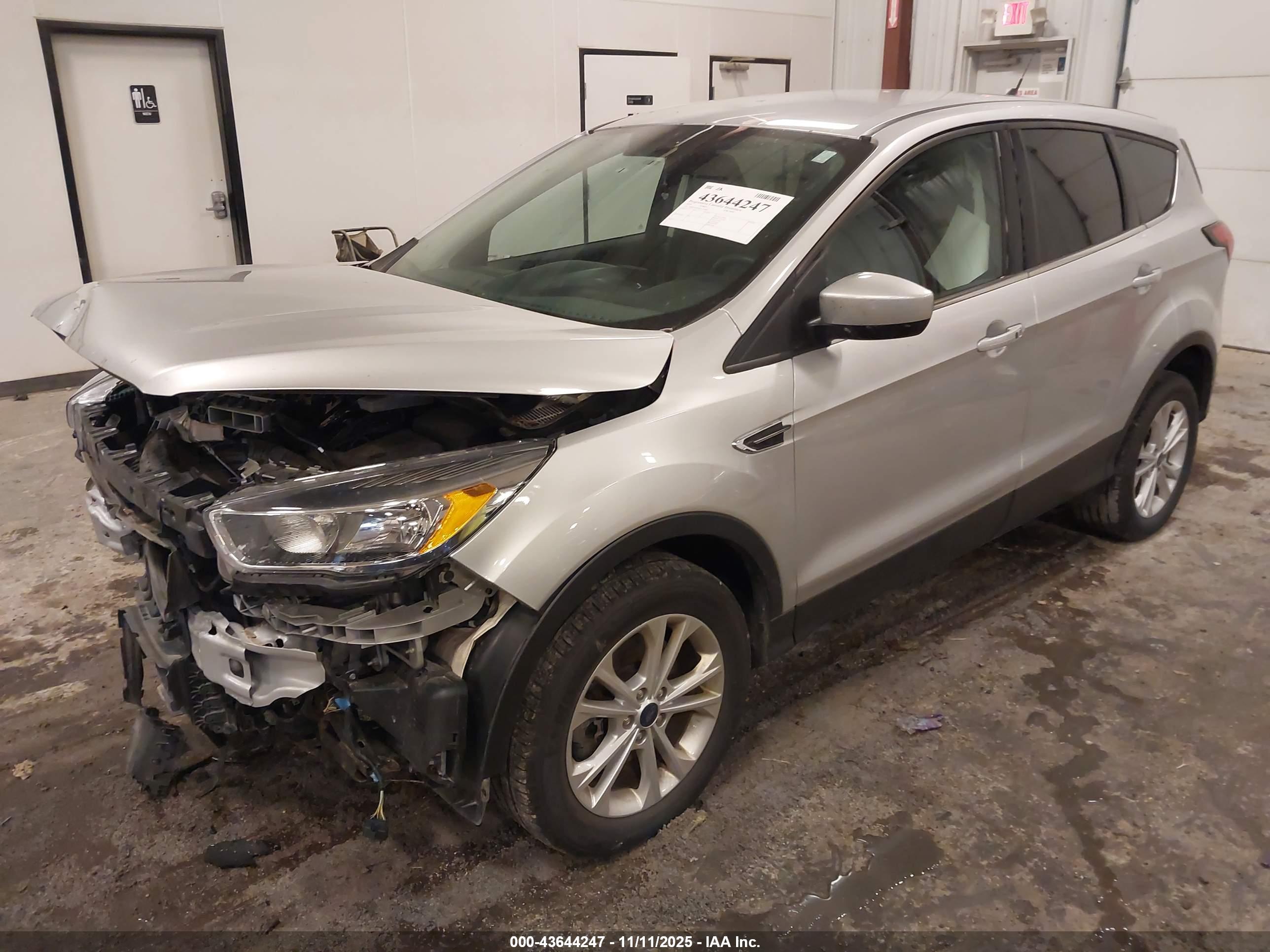 FORD ESCAPE image 2