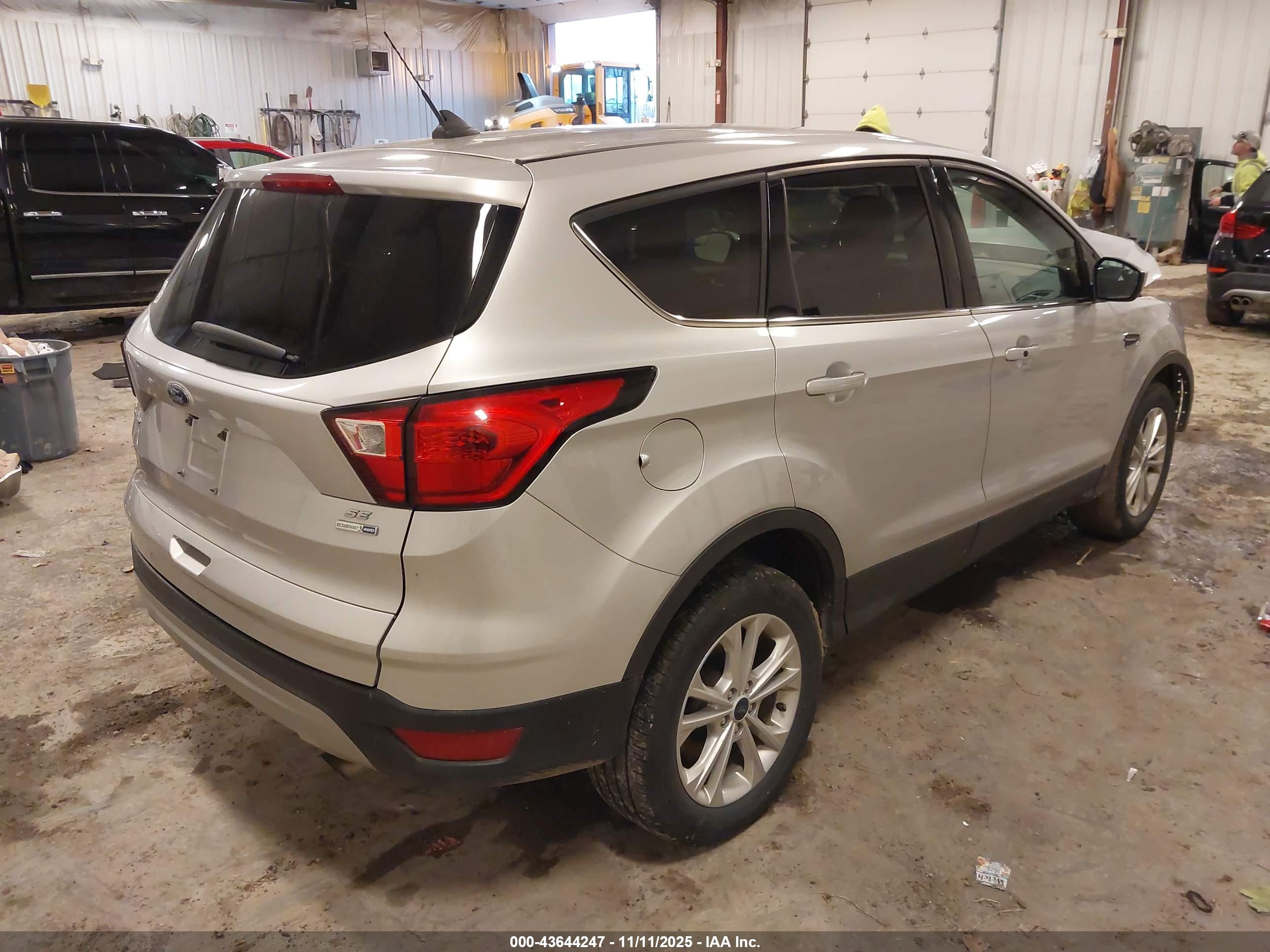 FORD ESCAPE image 4