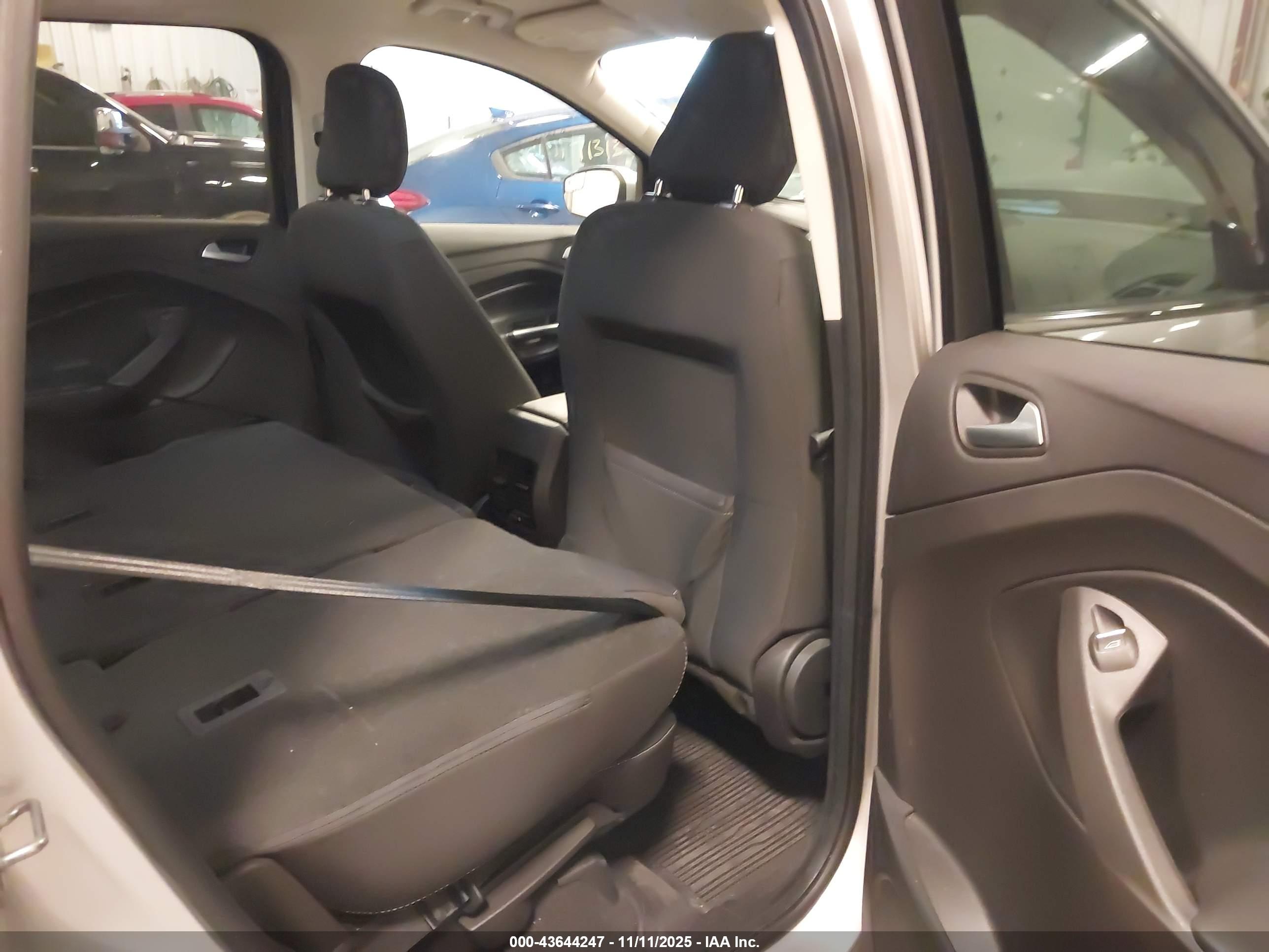 FORD ESCAPE image 8