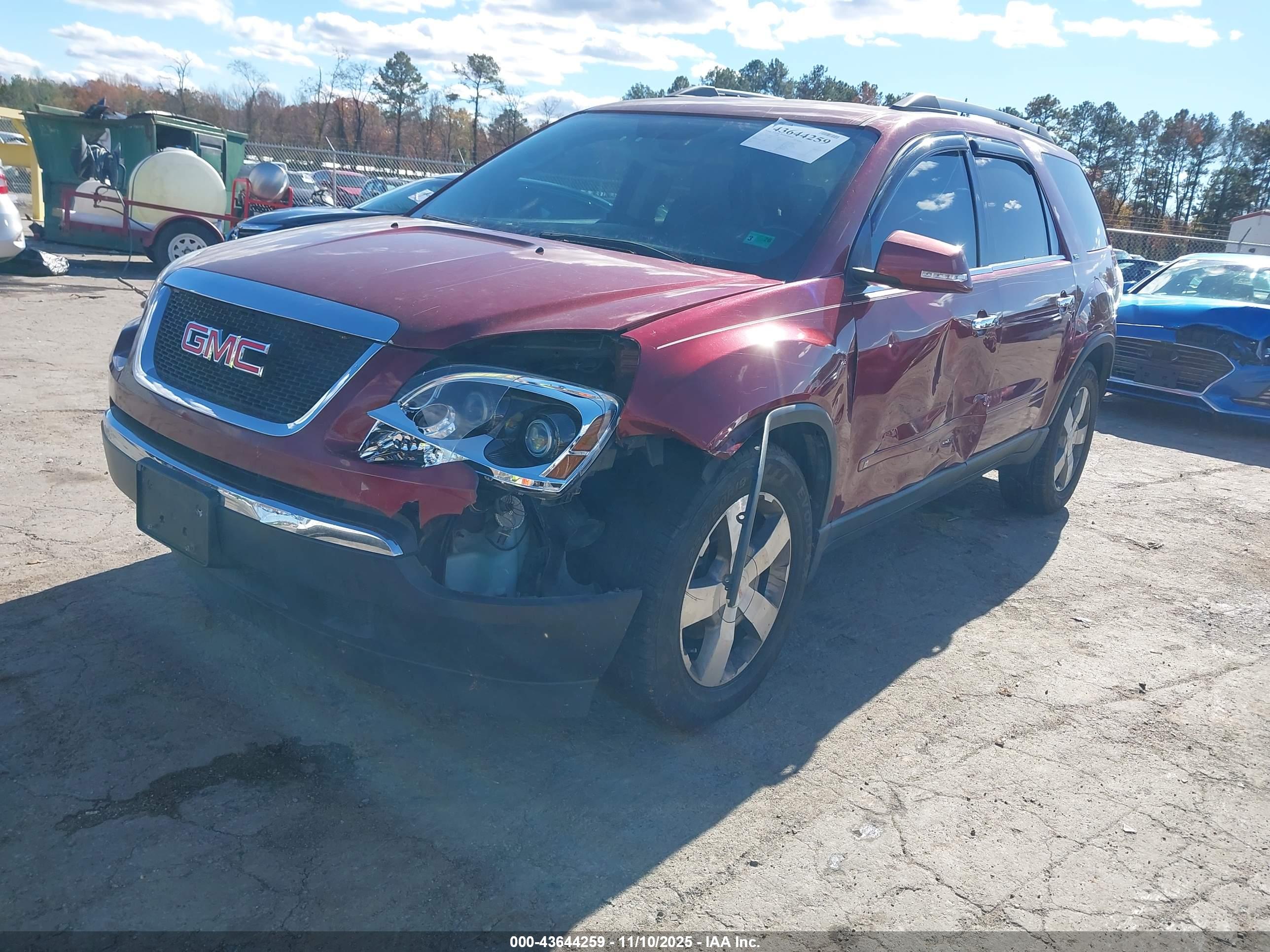 GMC ACADIA image 2