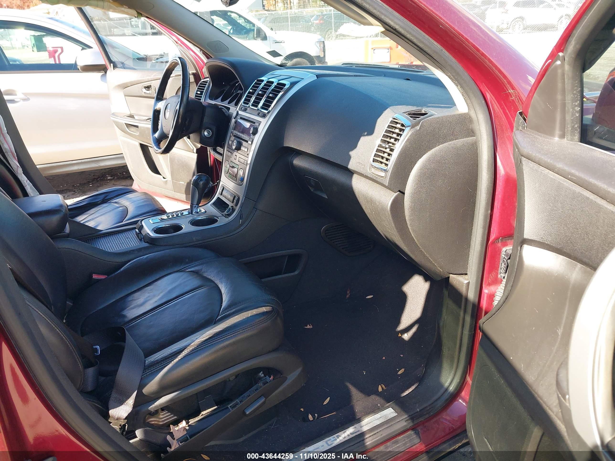 GMC ACADIA image 5