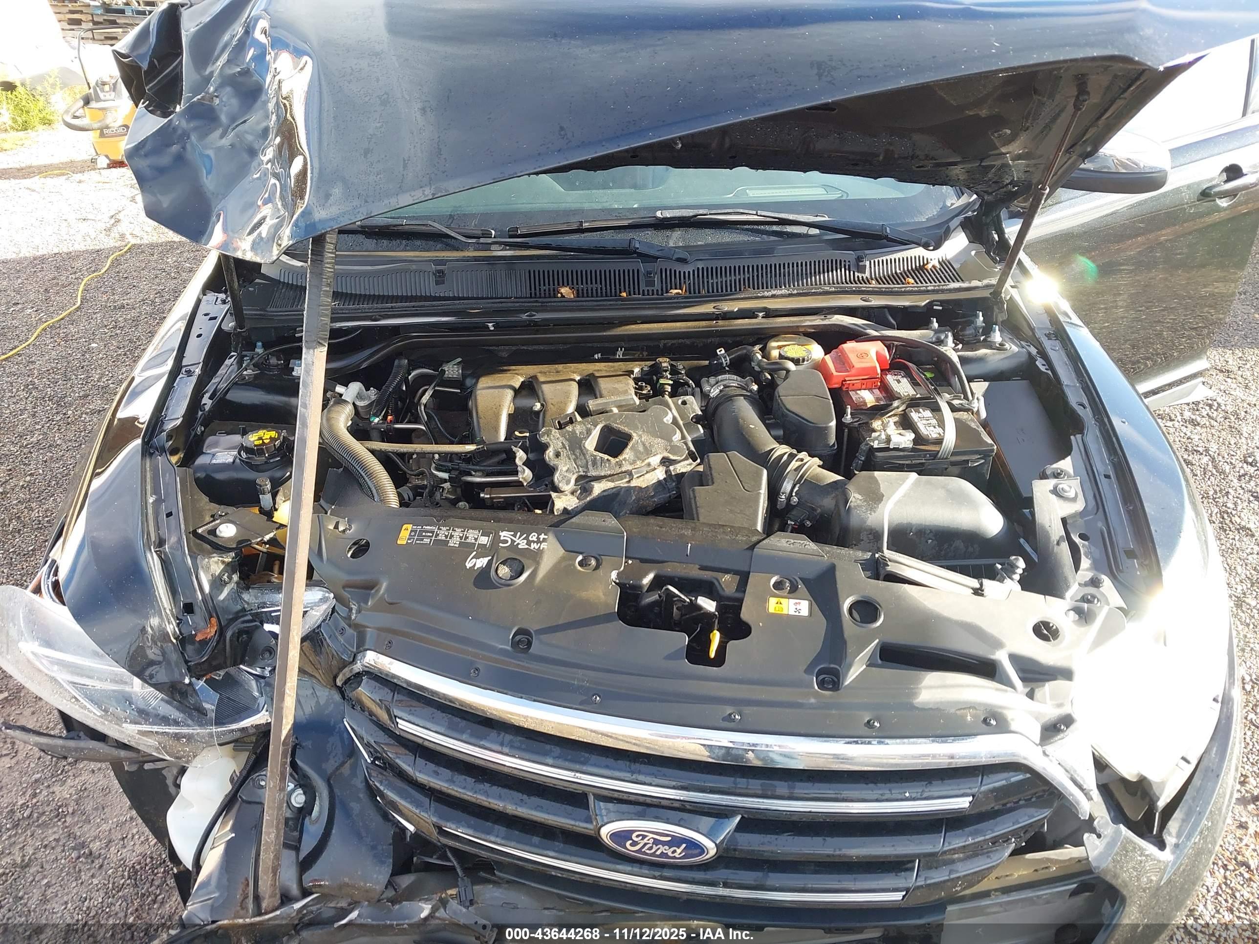 FORD TAURUS image 10
