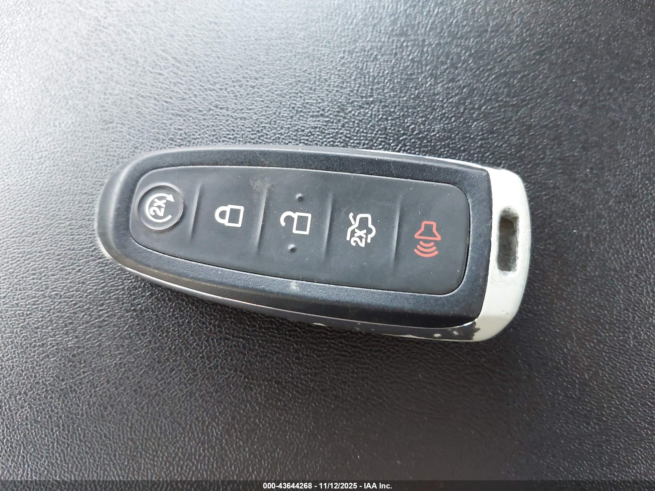 FORD TAURUS image 11