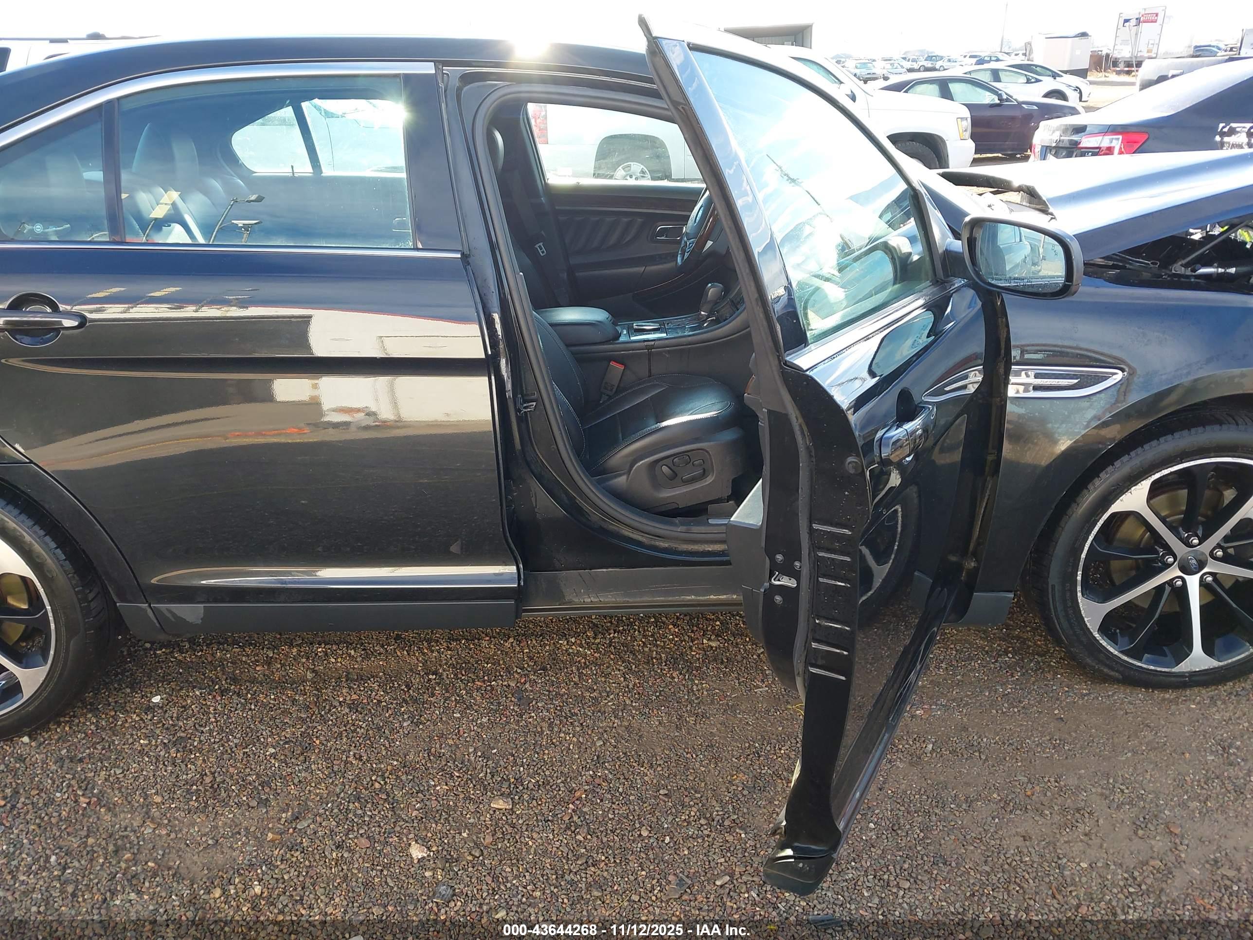 FORD TAURUS image 5