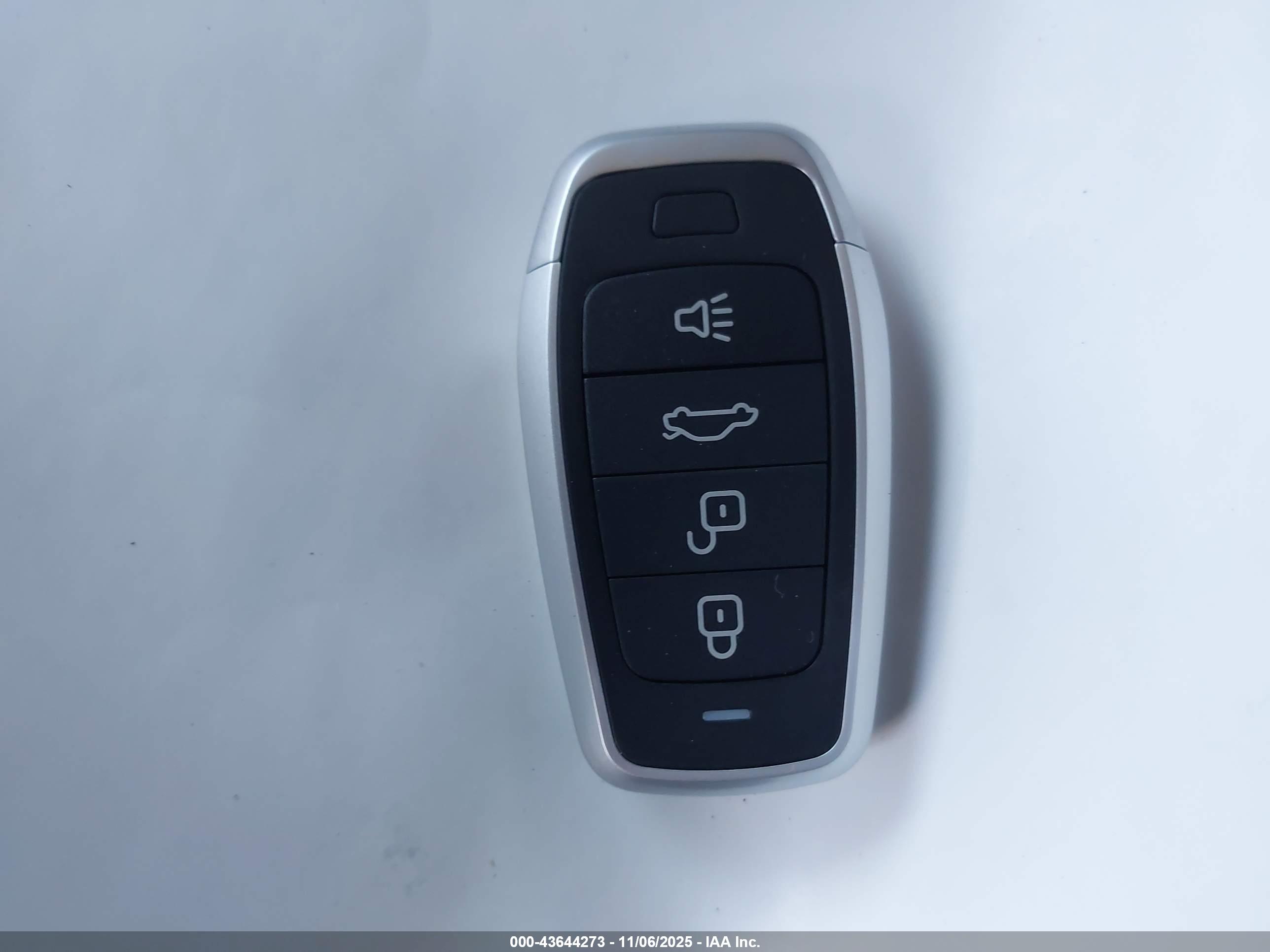 CADILLAC XTS image 11