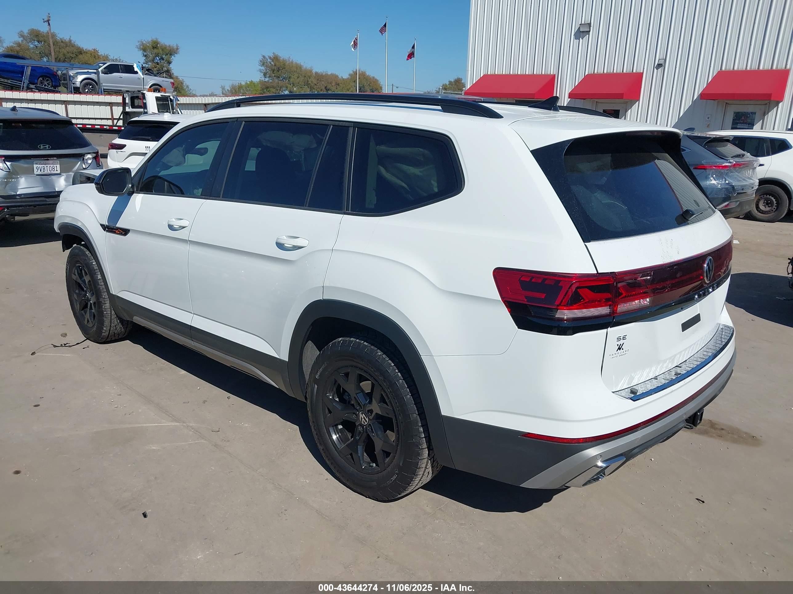 VOLKSWAGEN ATLAS image 3