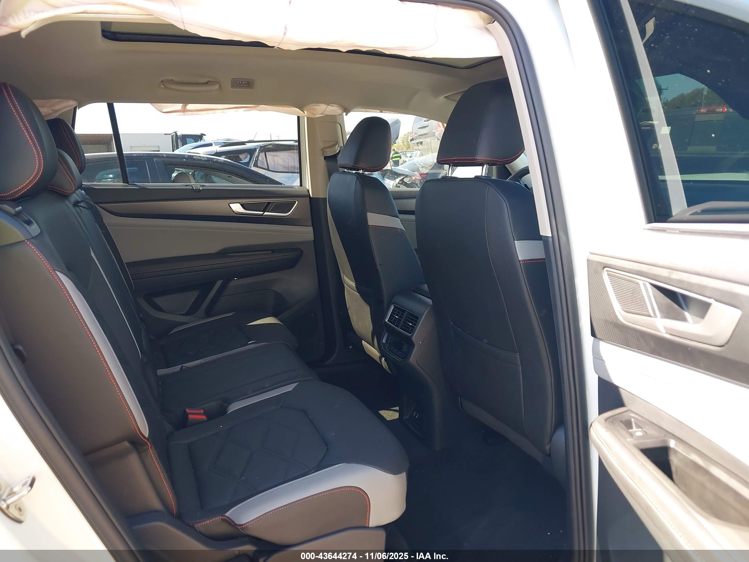 VOLKSWAGEN ATLAS image 8