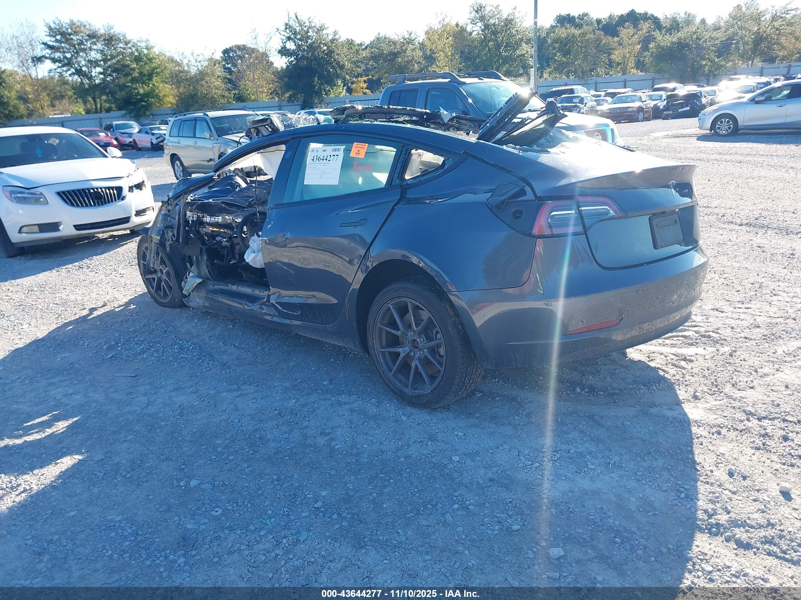 TESLA MODEL image 3