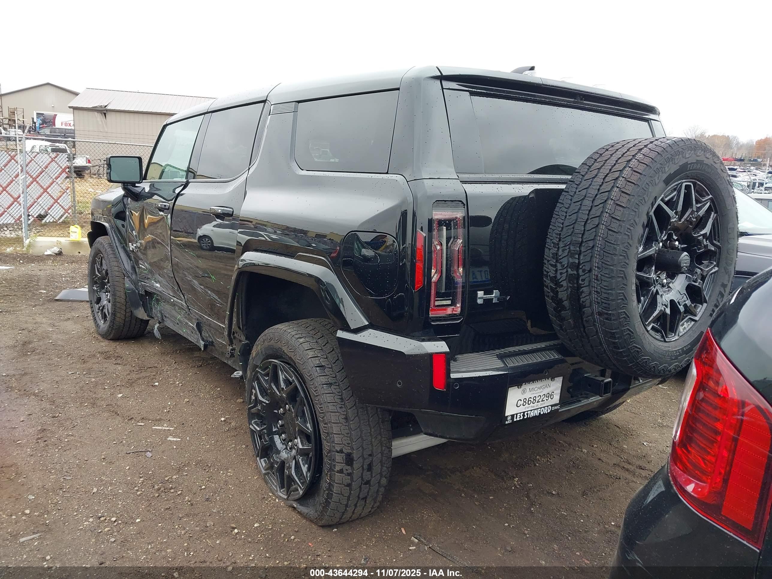 GMC HUMMER image 3