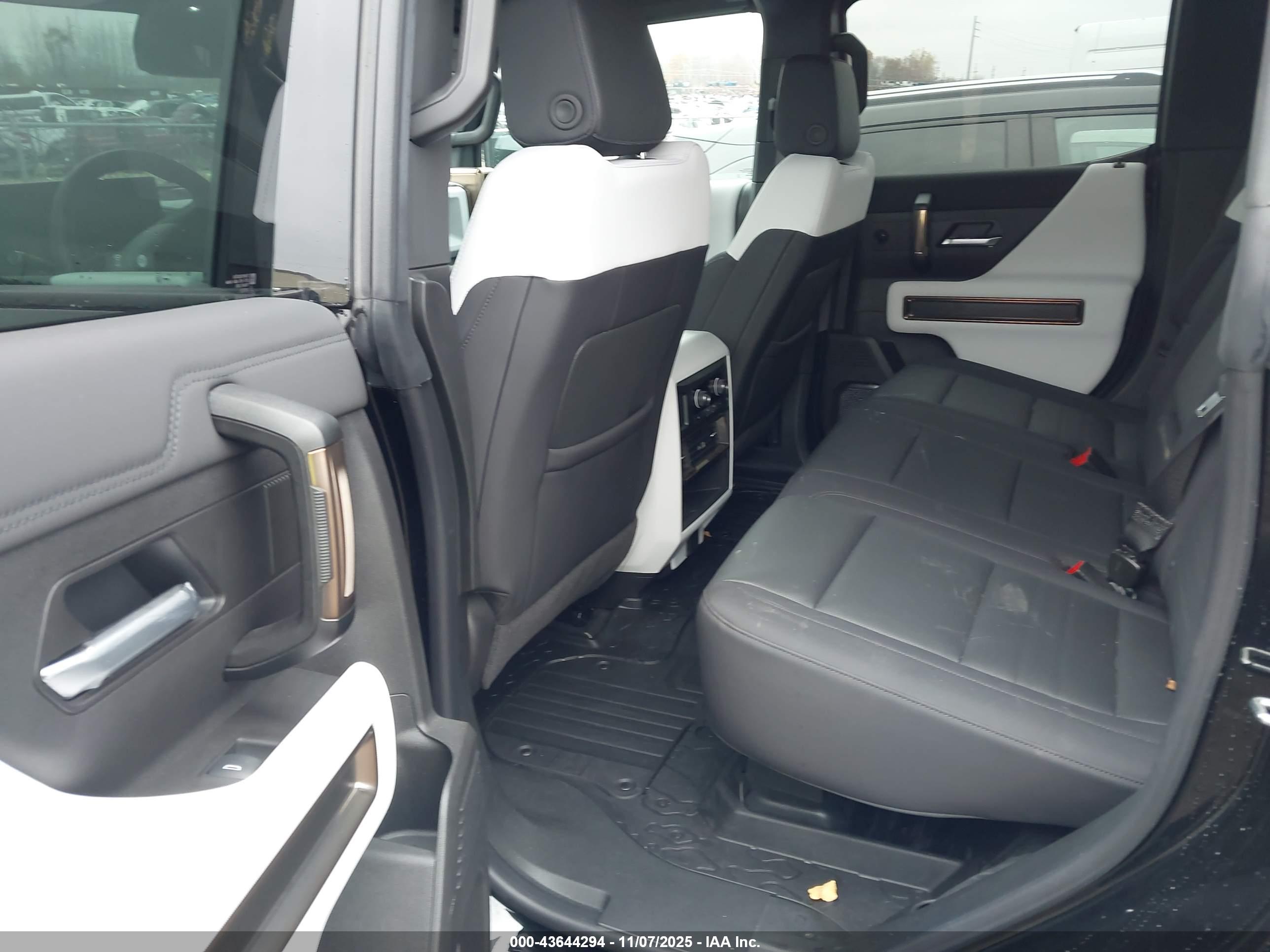 GMC HUMMER image 7