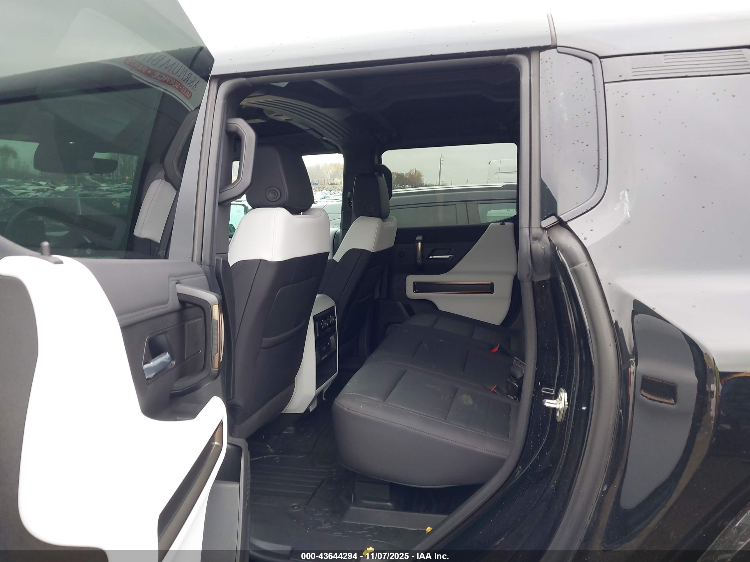 GMC HUMMER image 8