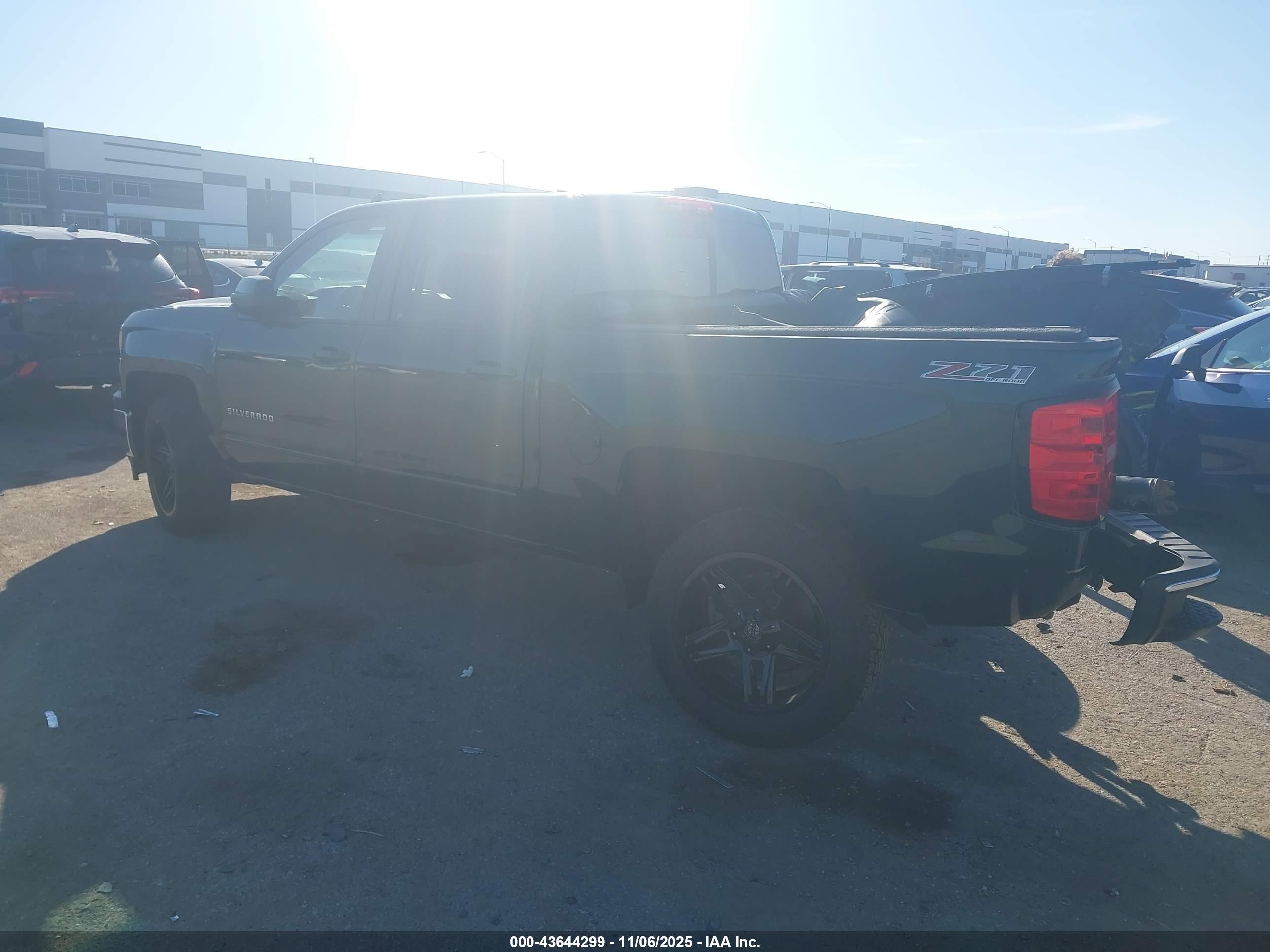 CHEVROLET SILVERADO image 3