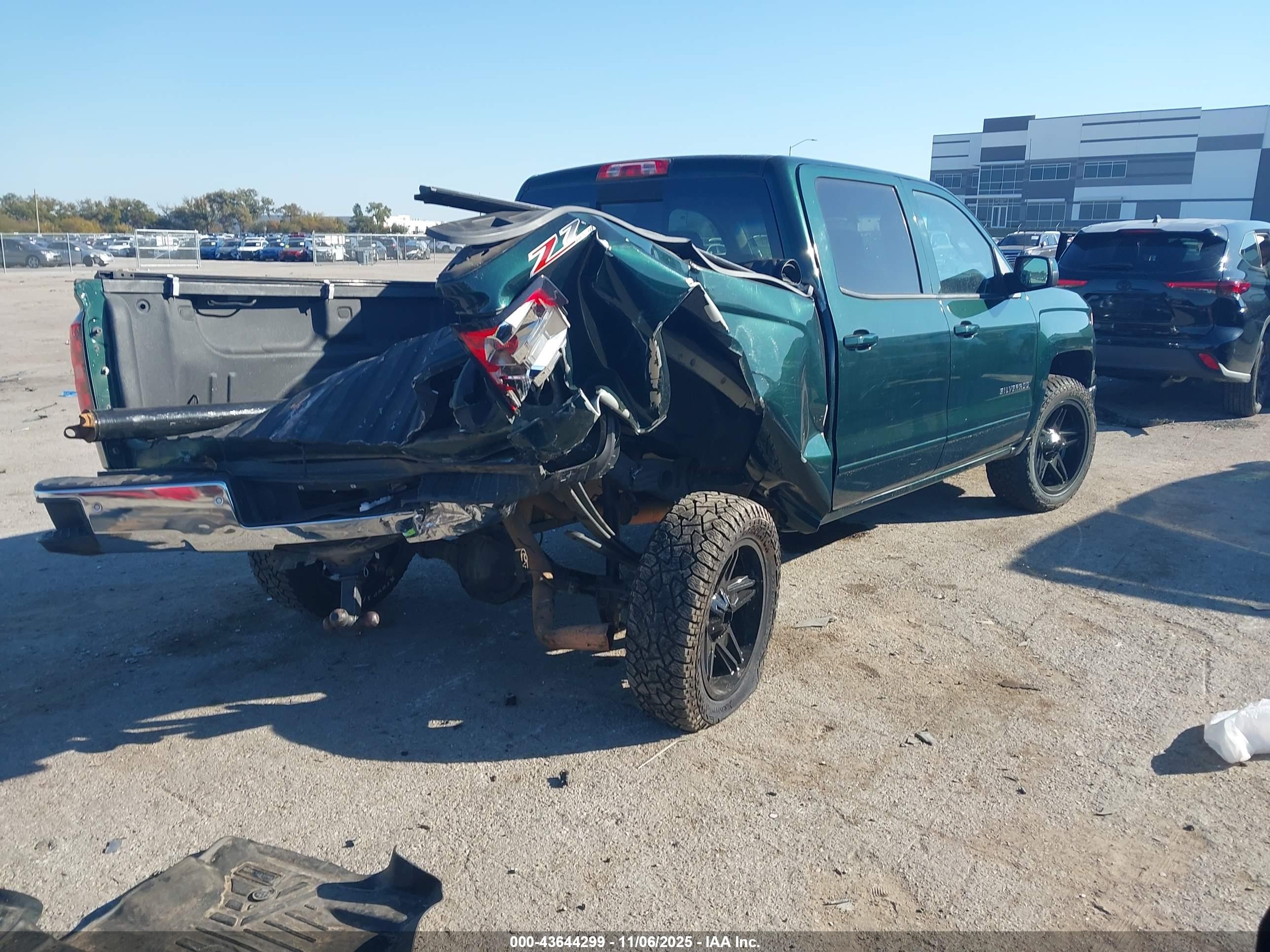 CHEVROLET SILVERADO image 4