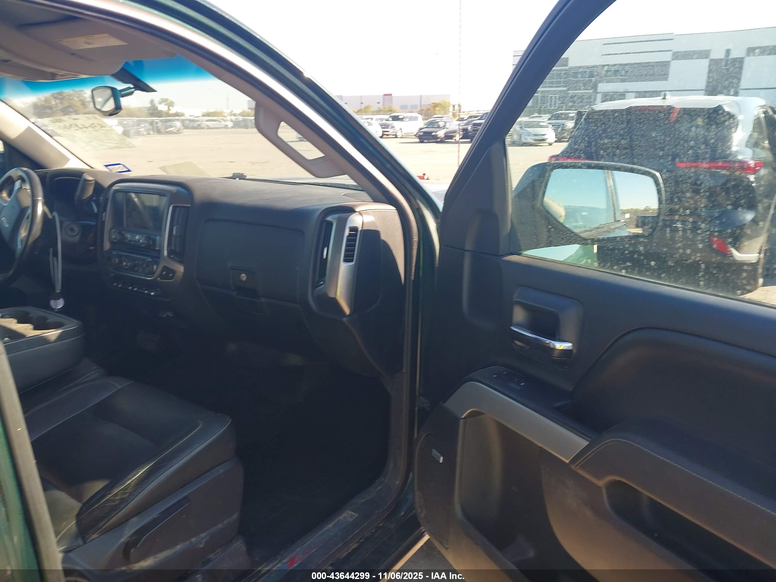 CHEVROLET SILVERADO image 5