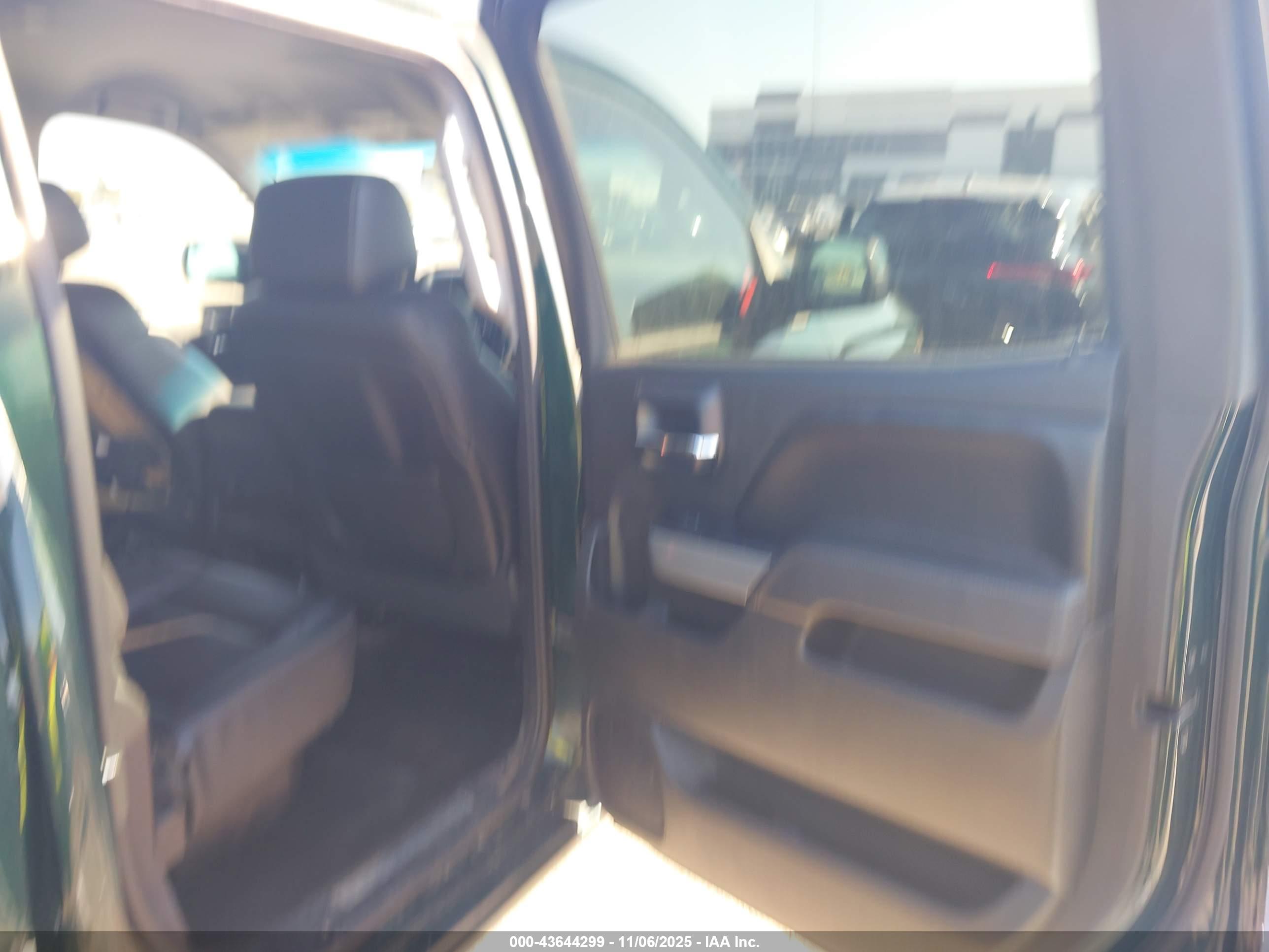 CHEVROLET SILVERADO image 8