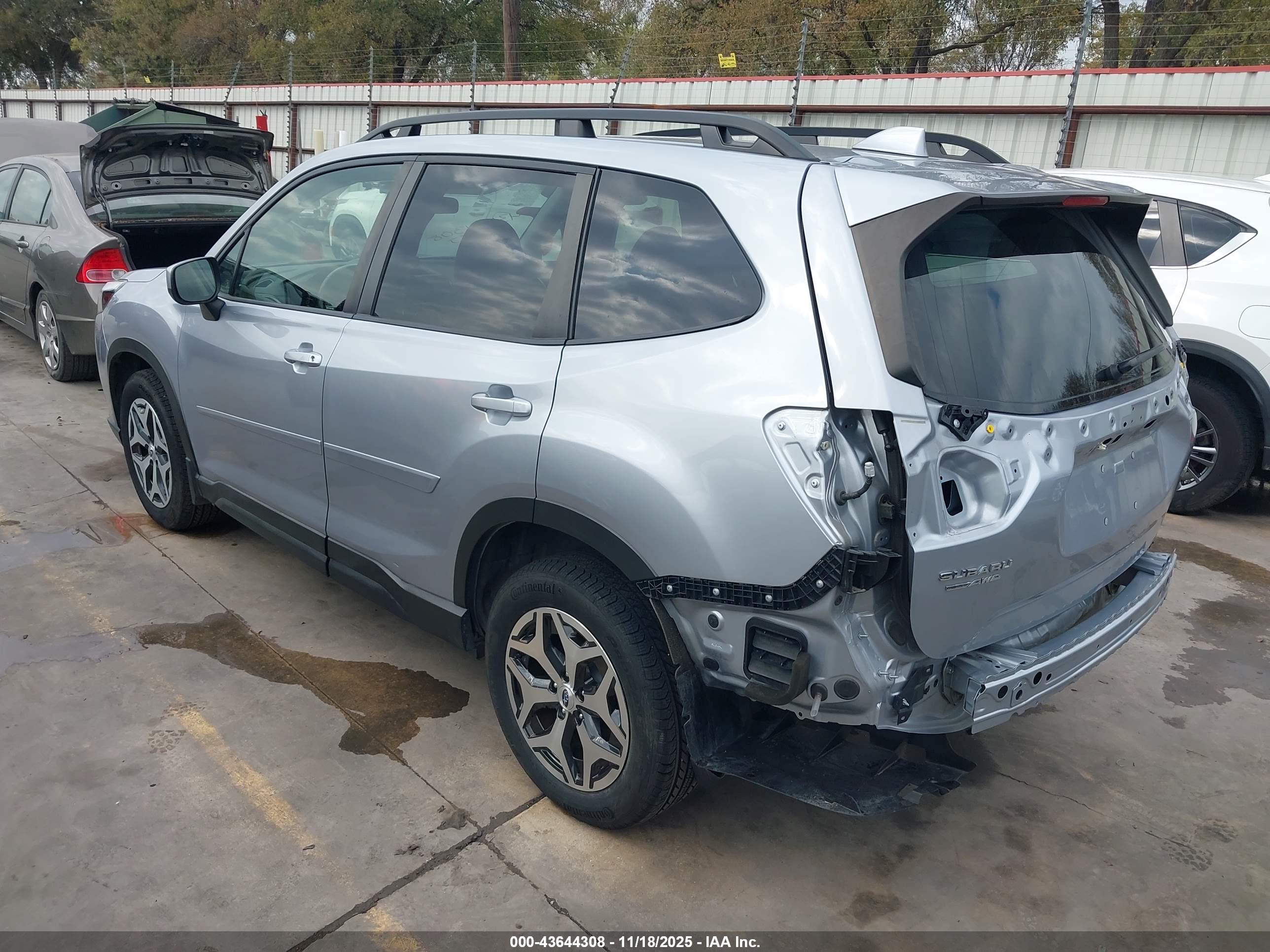 SUBARU FORESTER image 3