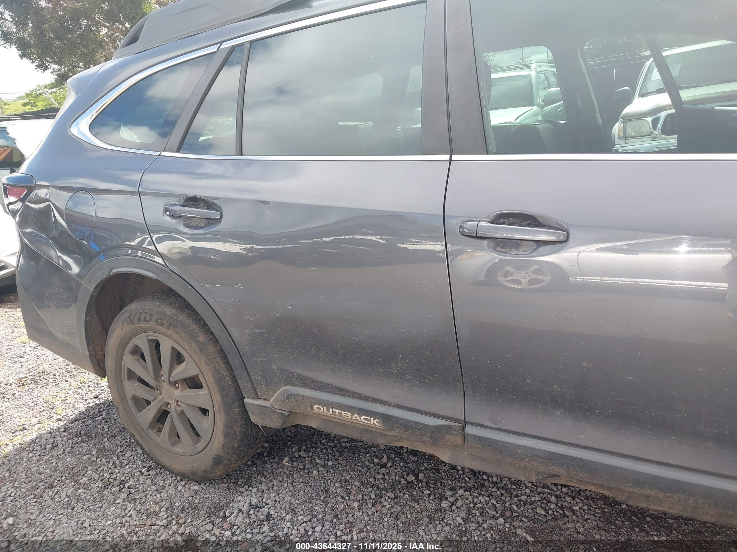 SUBARU OUTBACK image 6