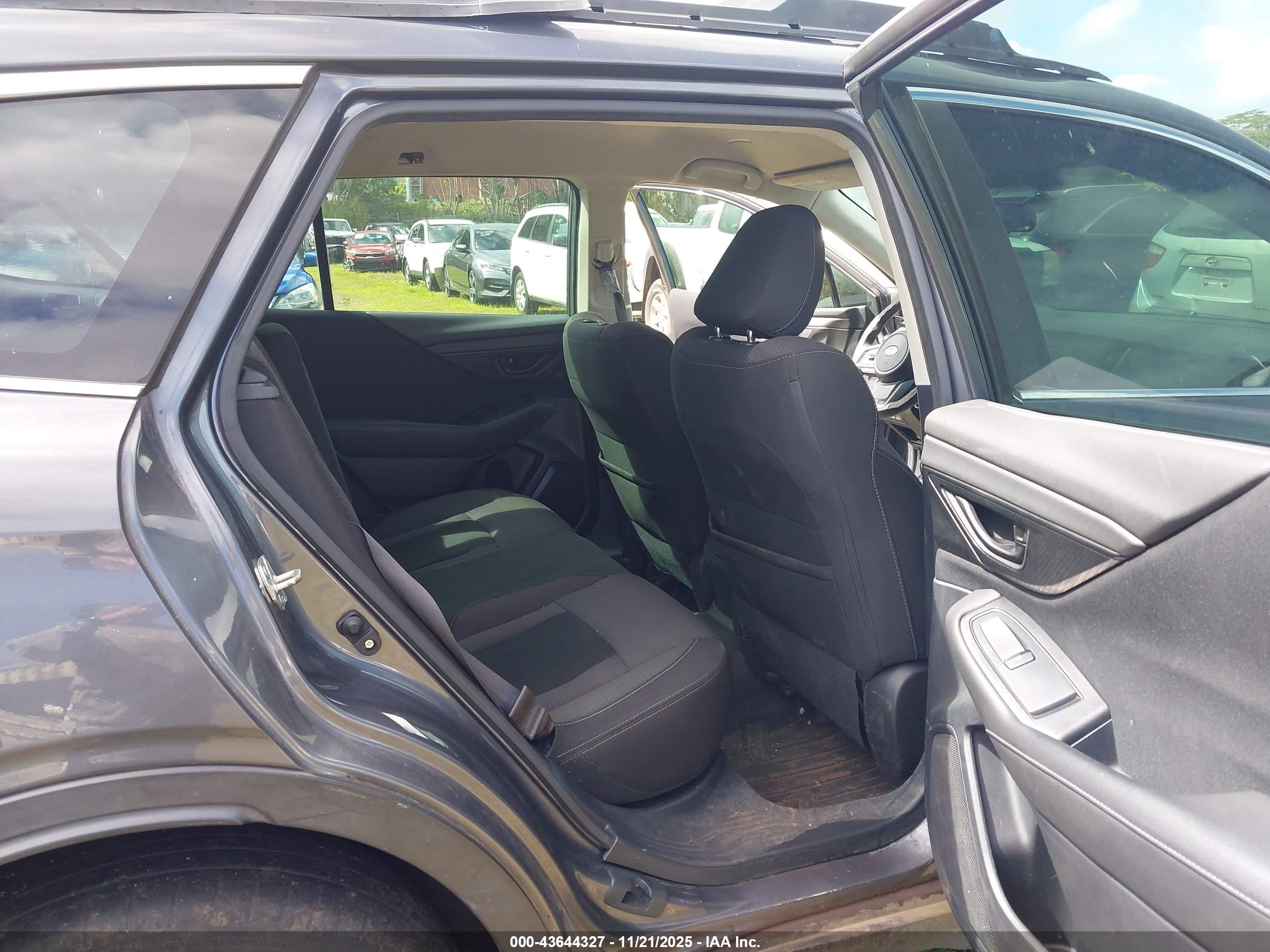 SUBARU OUTBACK image 8