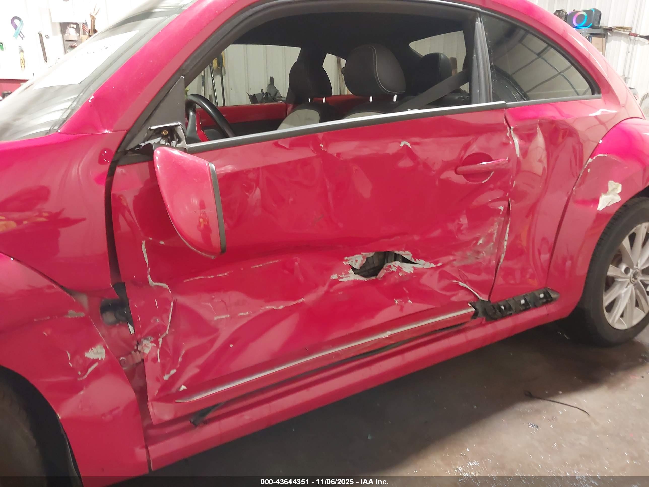 VOLKSWAGEN BEETLE image 6