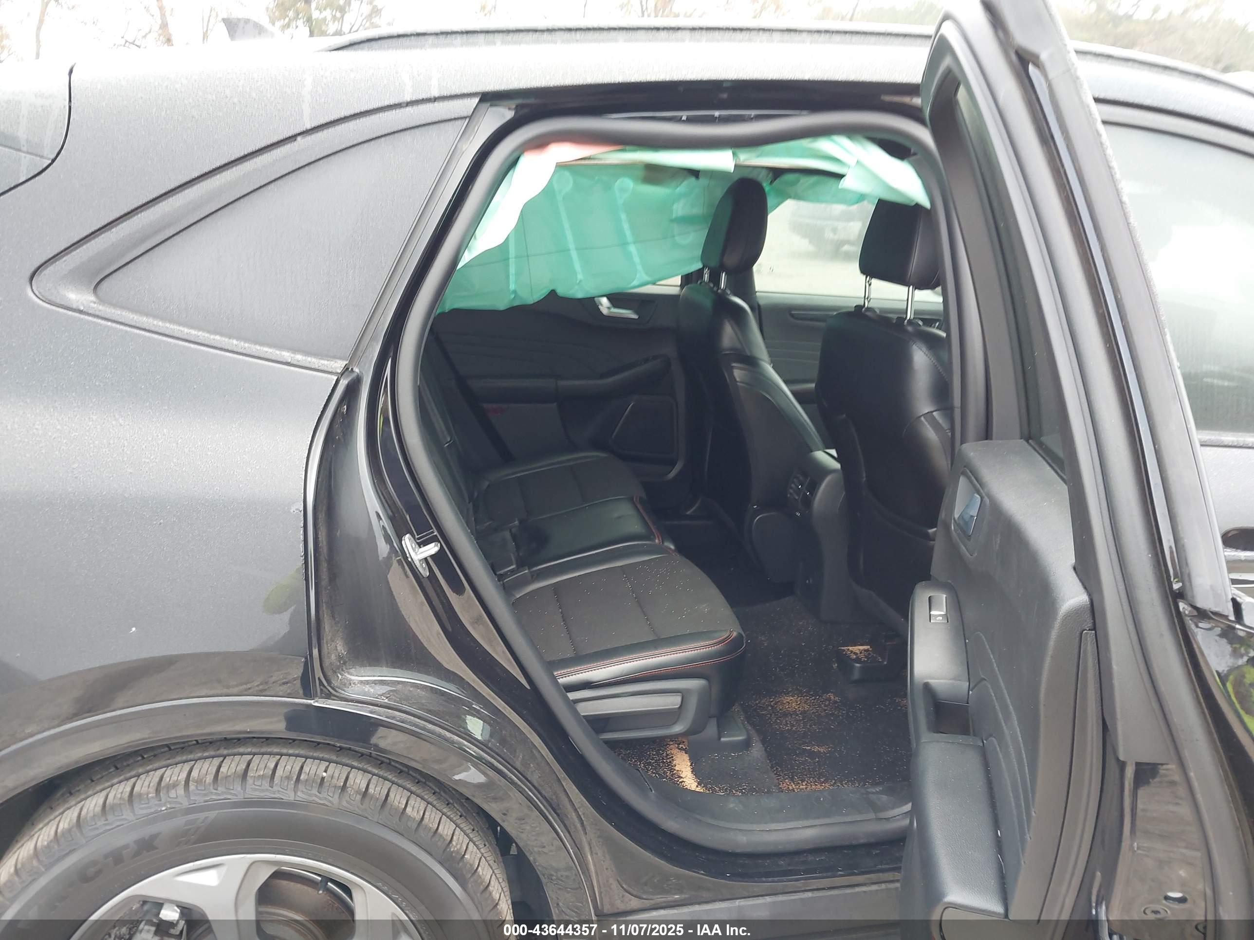 FORD ESCAPE image 8