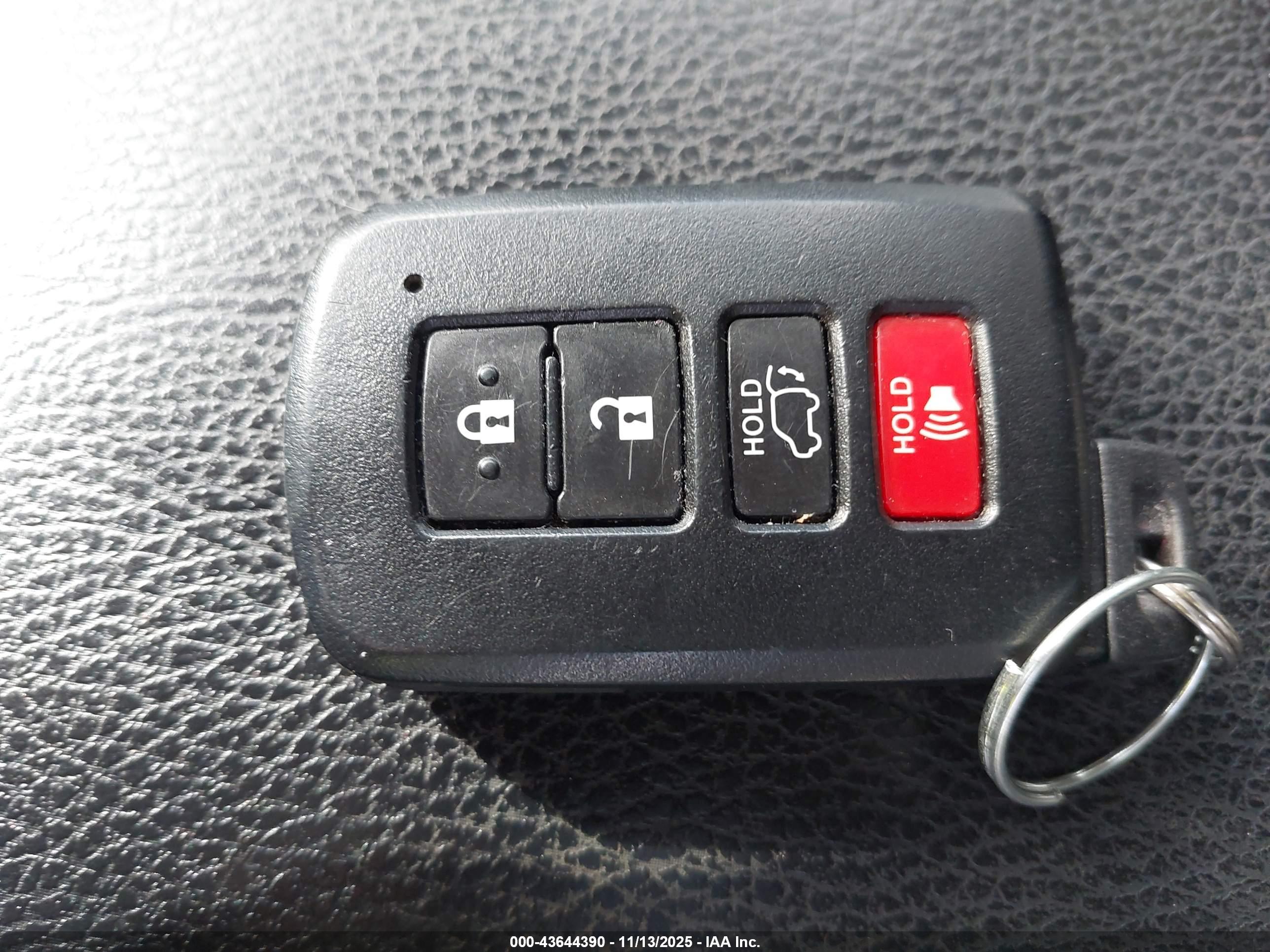 TOYOTA RAV4 image 11