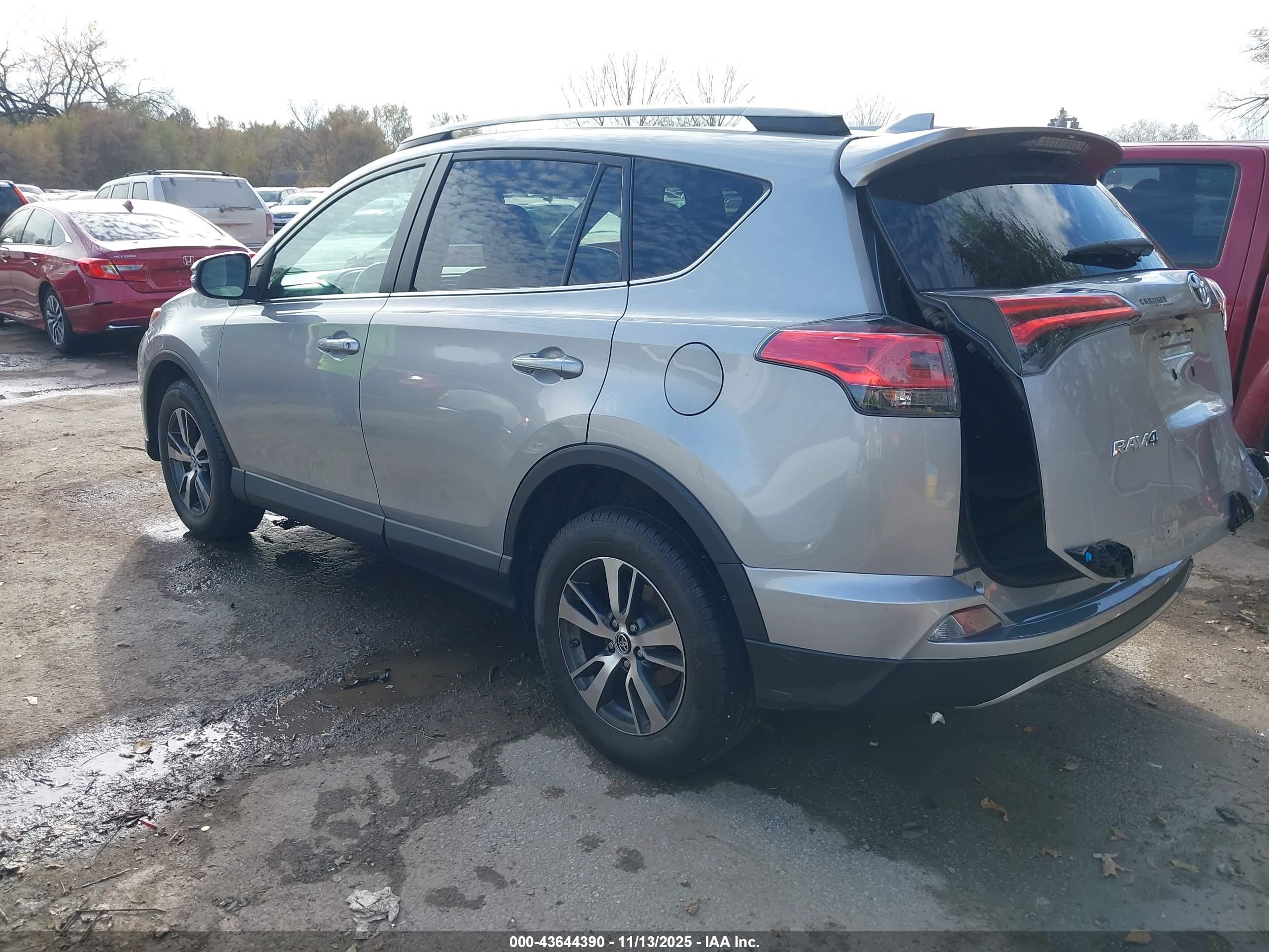 TOYOTA RAV4 image 3