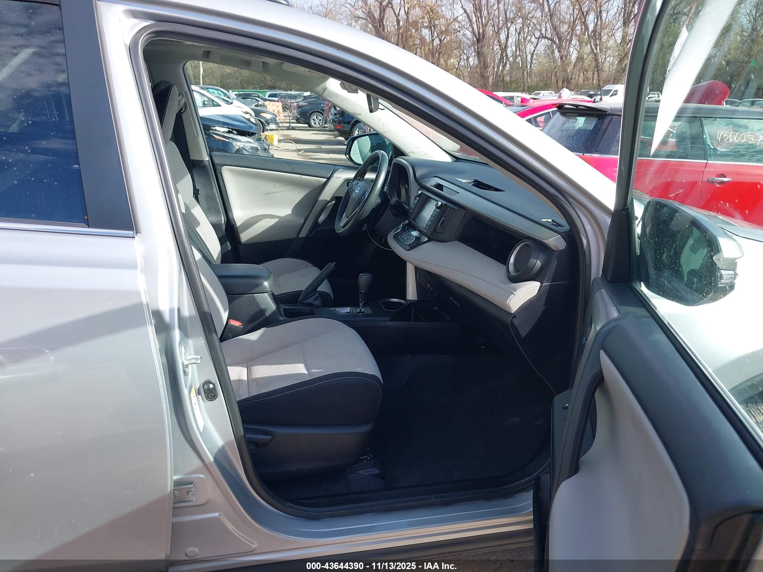 TOYOTA RAV4 image 5