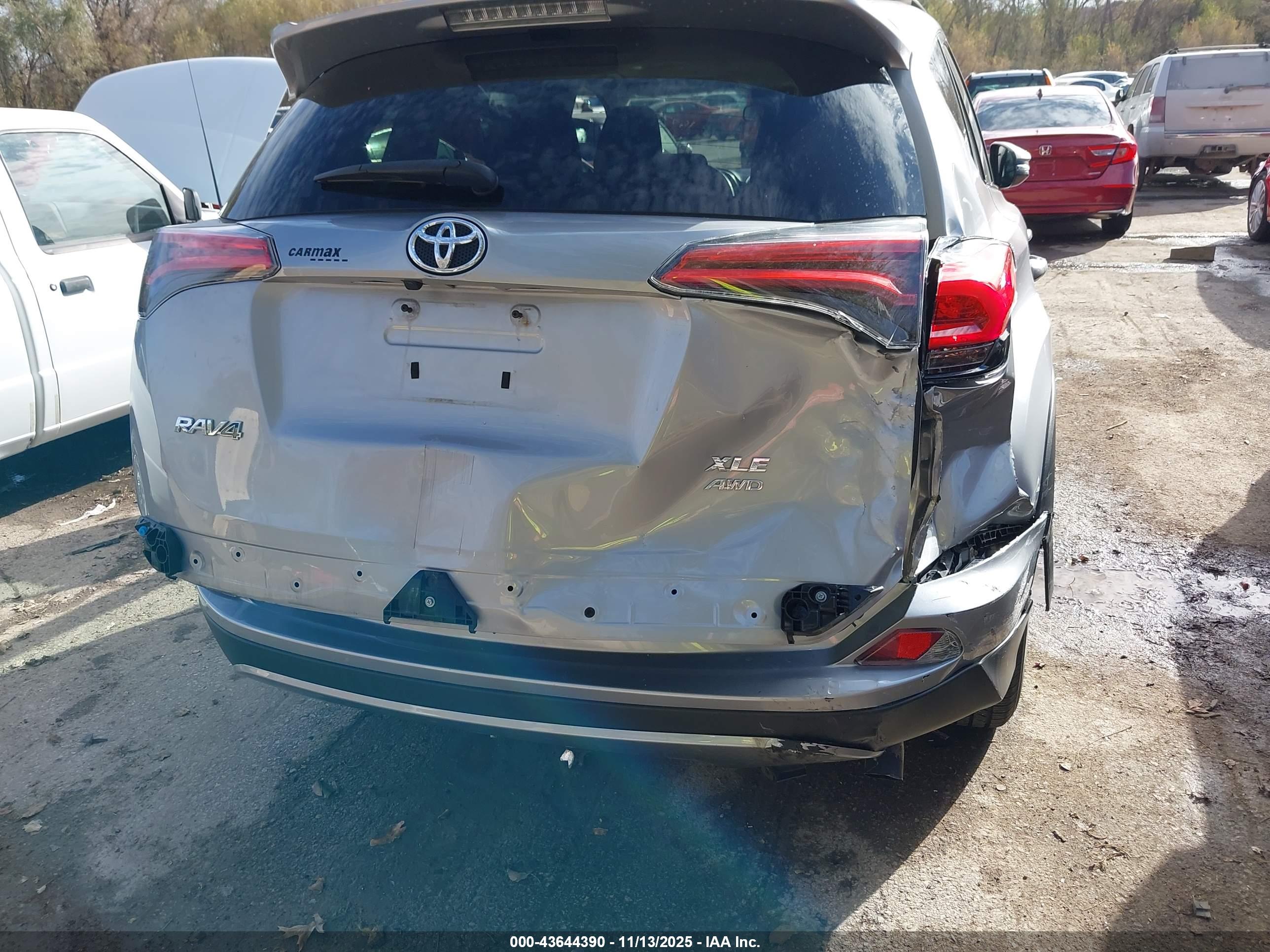 TOYOTA RAV4 image 6