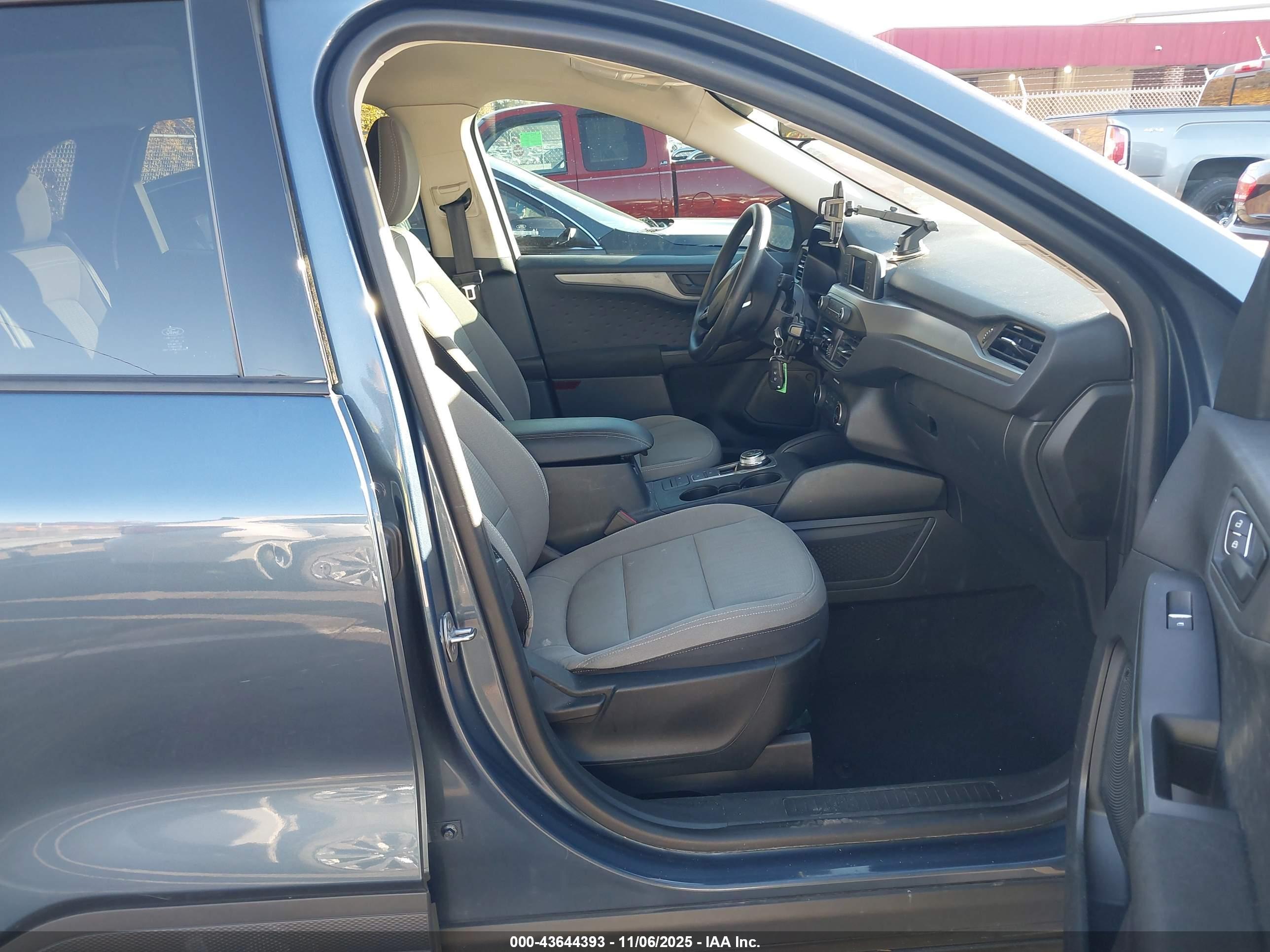 FORD ESCAPE image 5