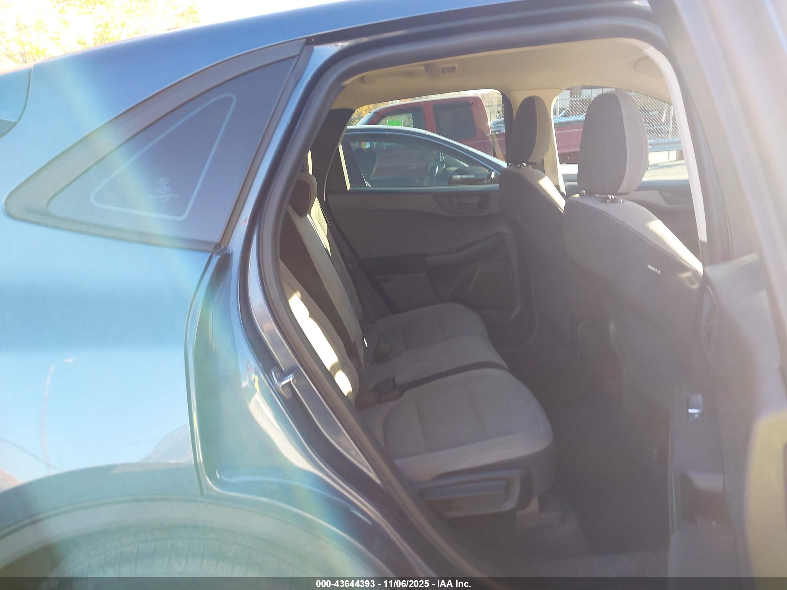 FORD ESCAPE image 8