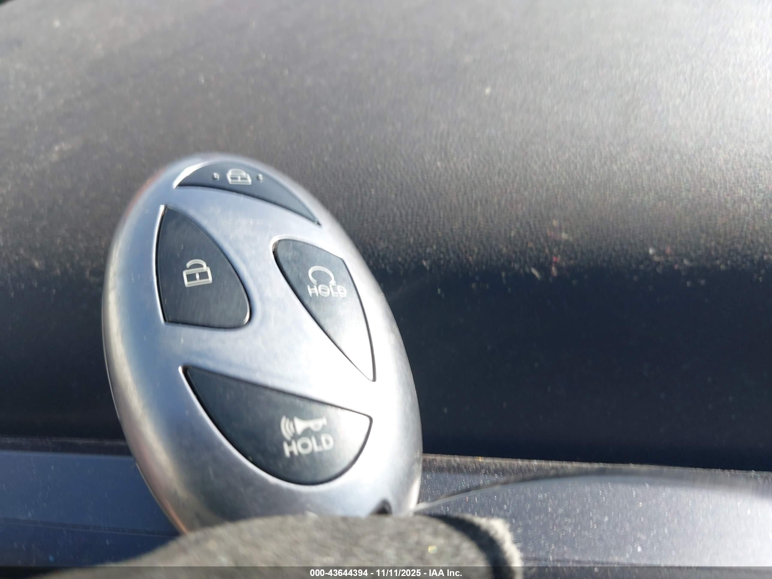 HYUNDAI TUCSON image 11