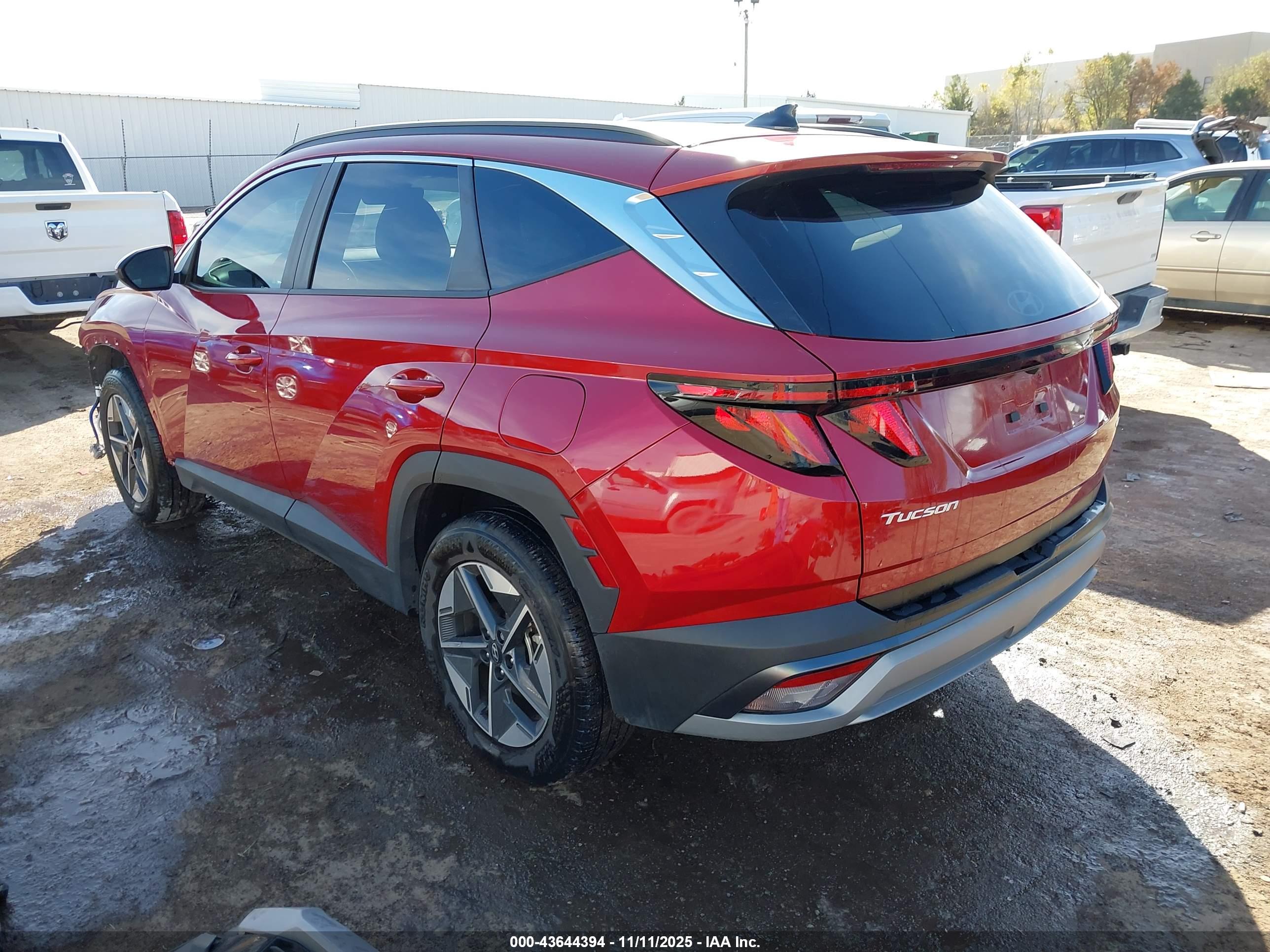 HYUNDAI TUCSON image 3