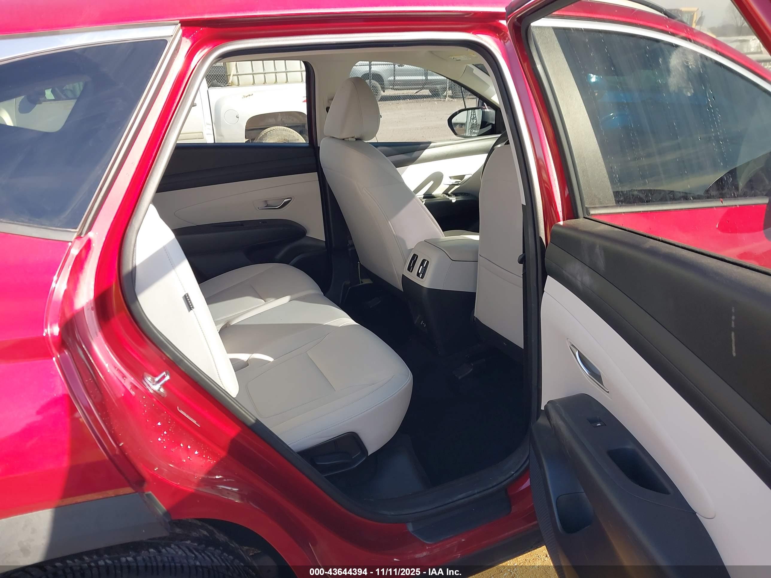 HYUNDAI TUCSON image 8