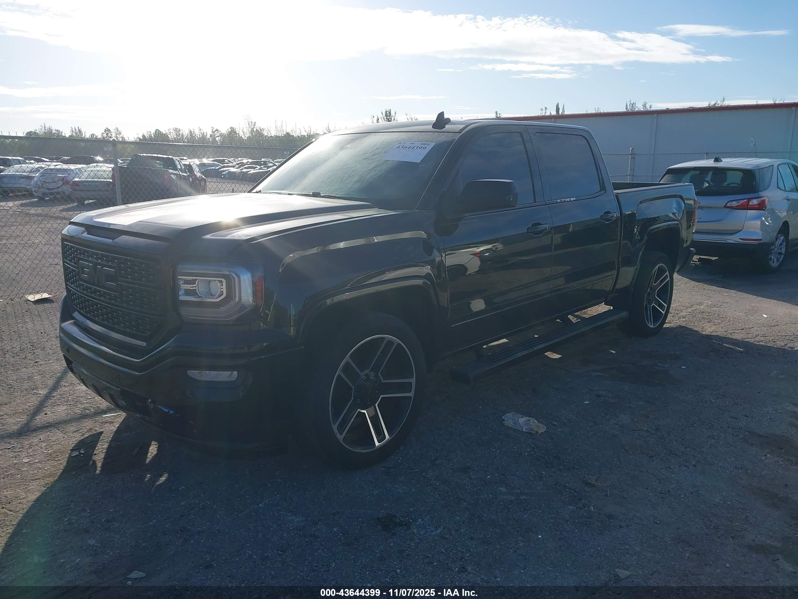 GMC SIERRA image 2