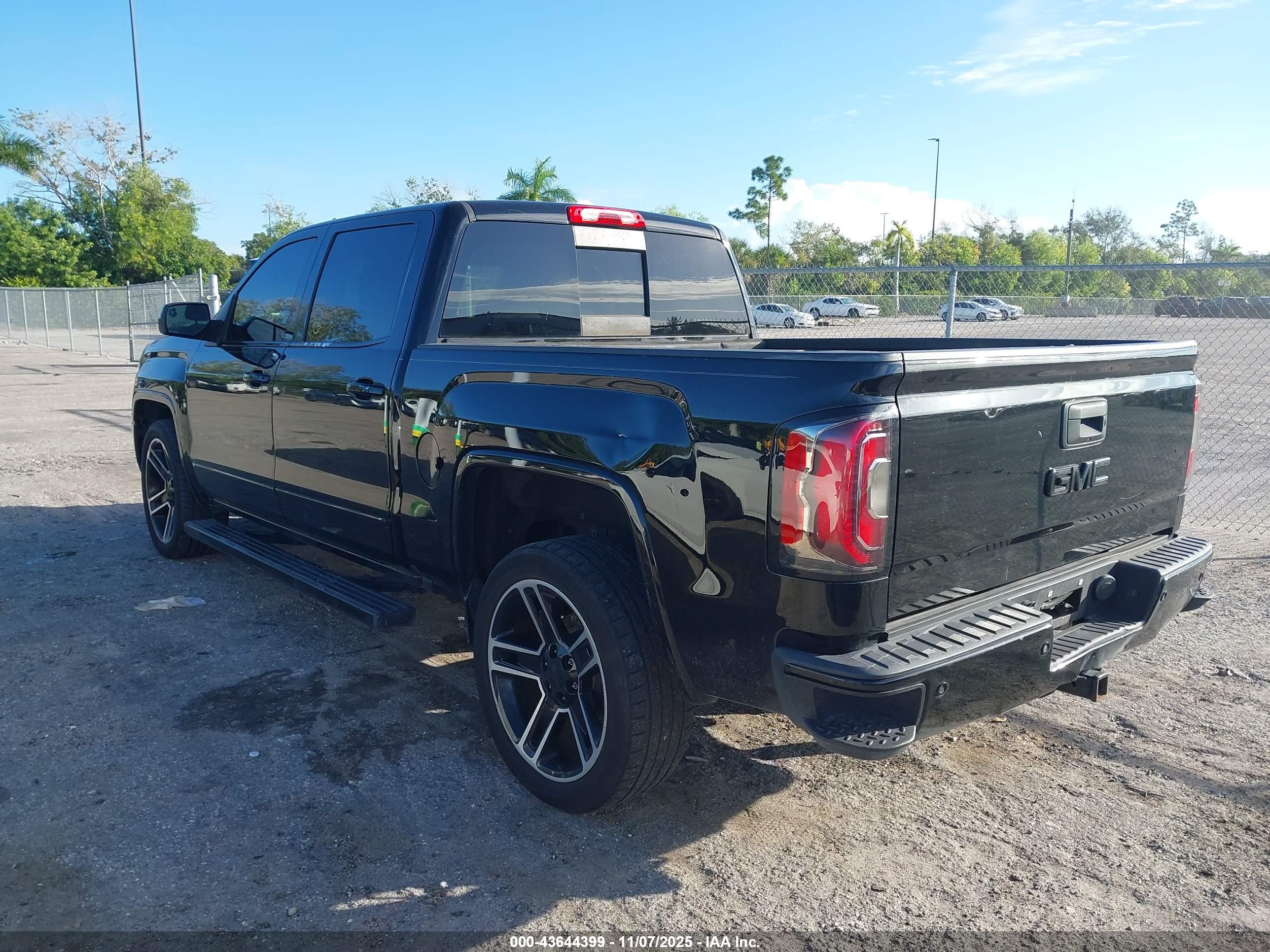 GMC SIERRA image 3
