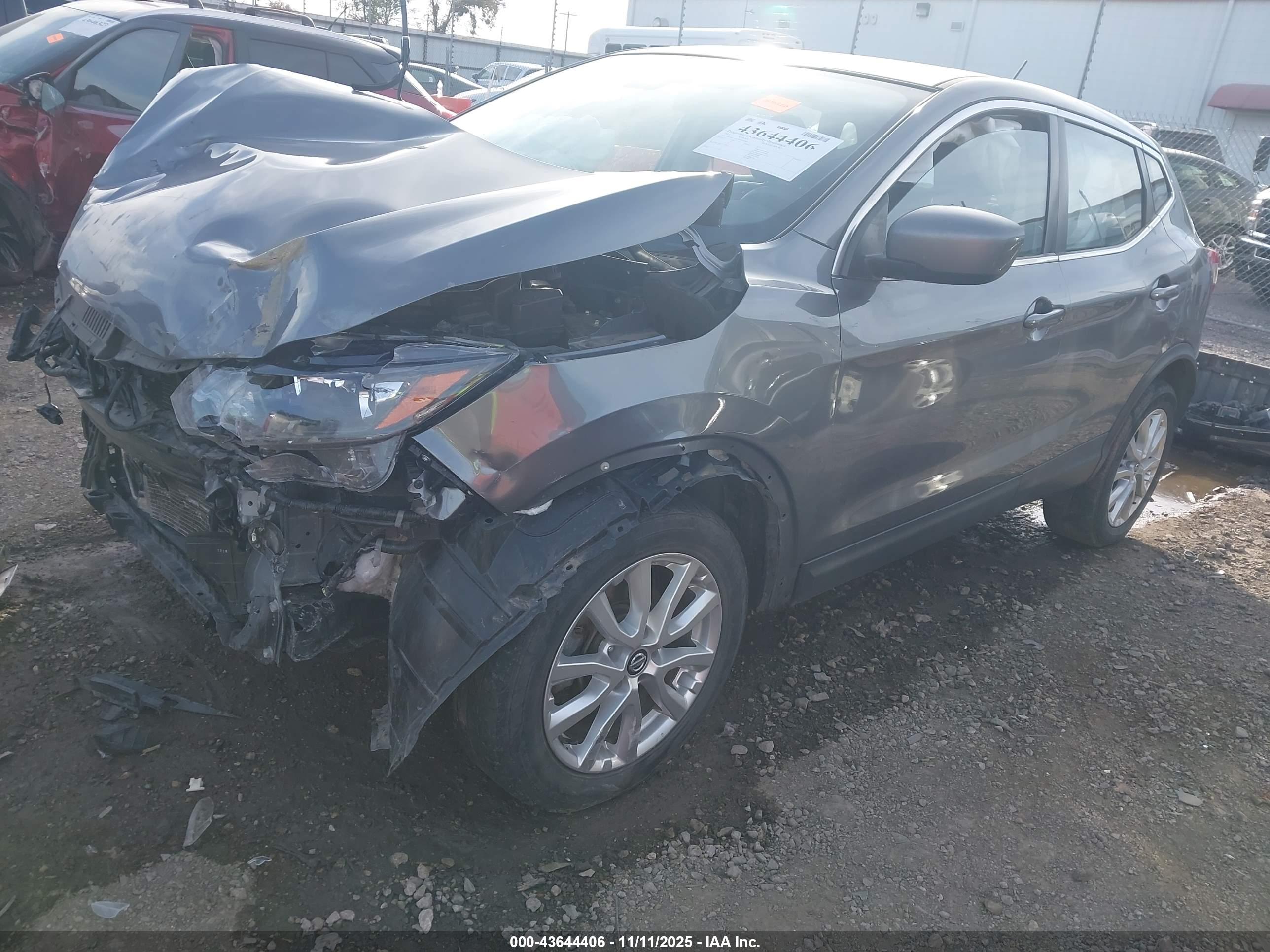 NISSAN ROGUE image 2