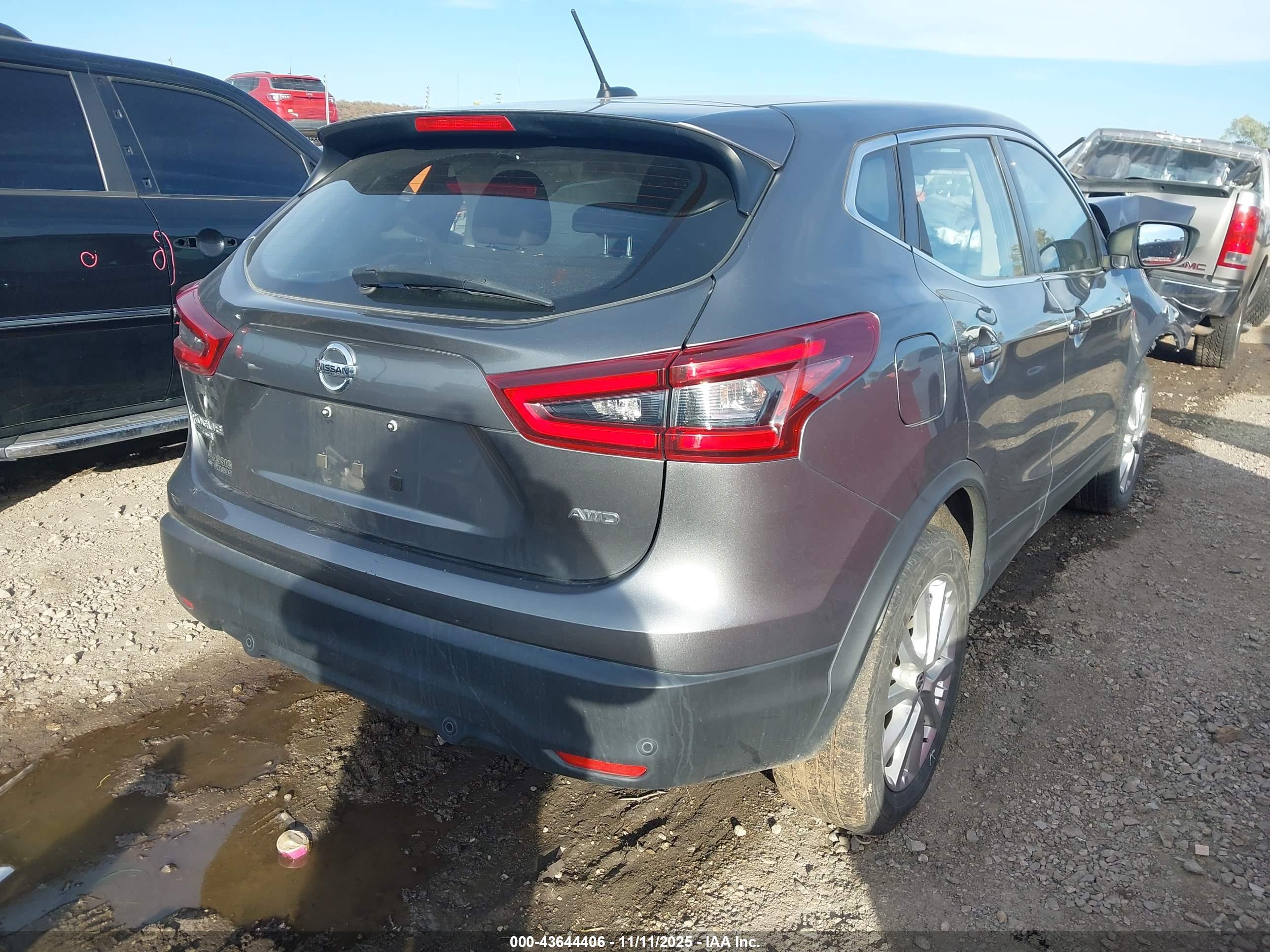 NISSAN ROGUE image 4