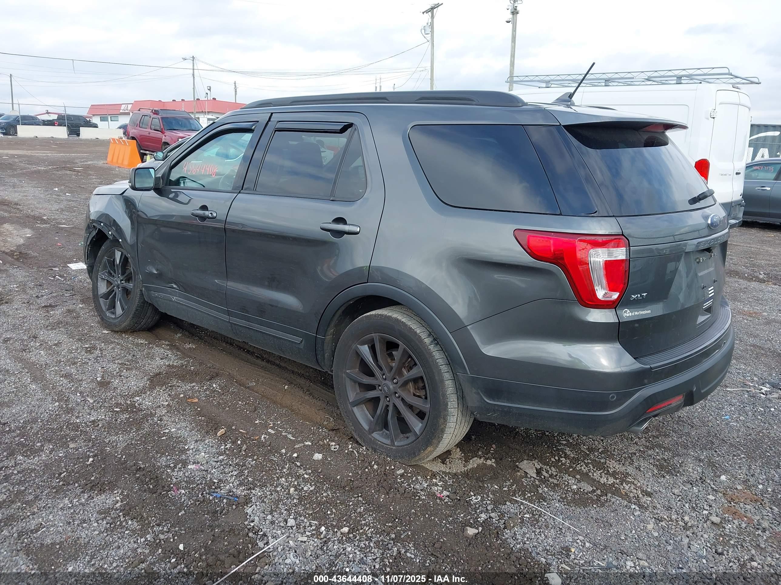 FORD EXPLORER image 3