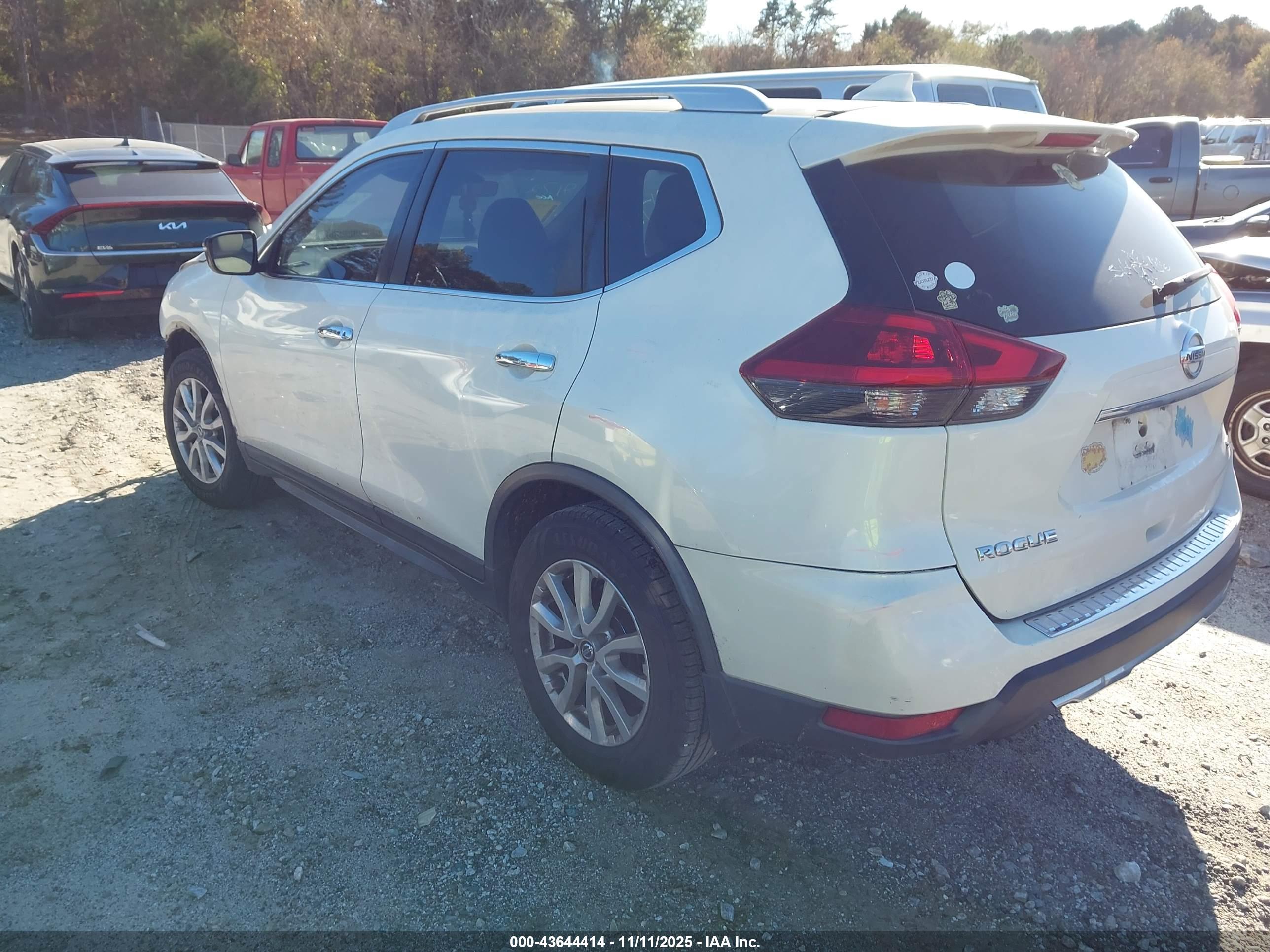 NISSAN ROGUE image 3