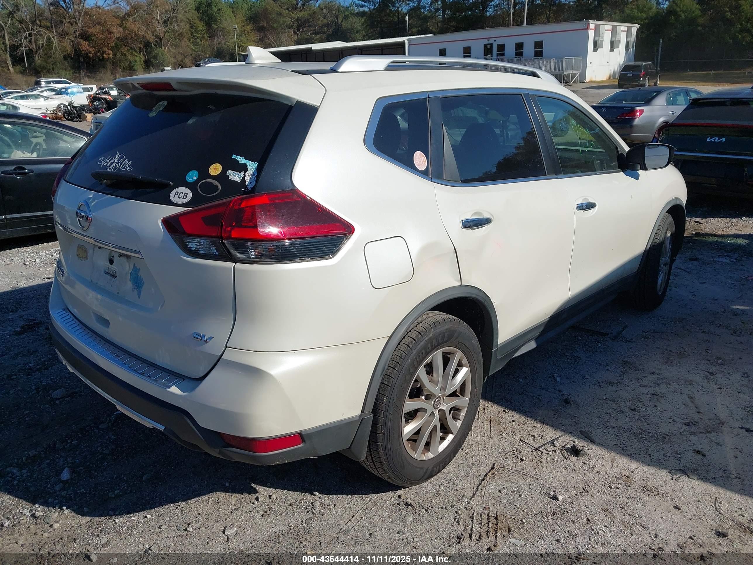 NISSAN ROGUE image 4