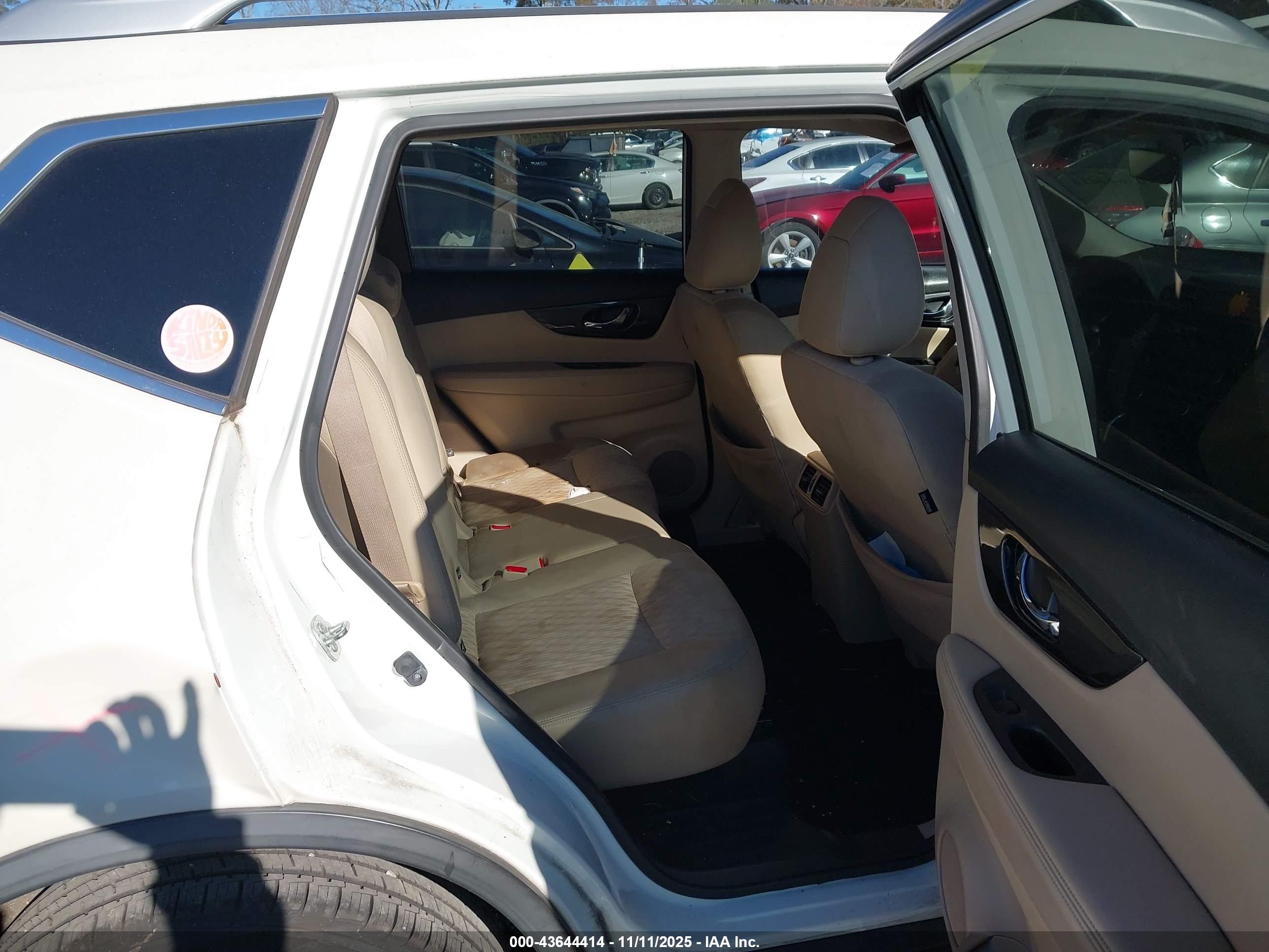 NISSAN ROGUE image 8
