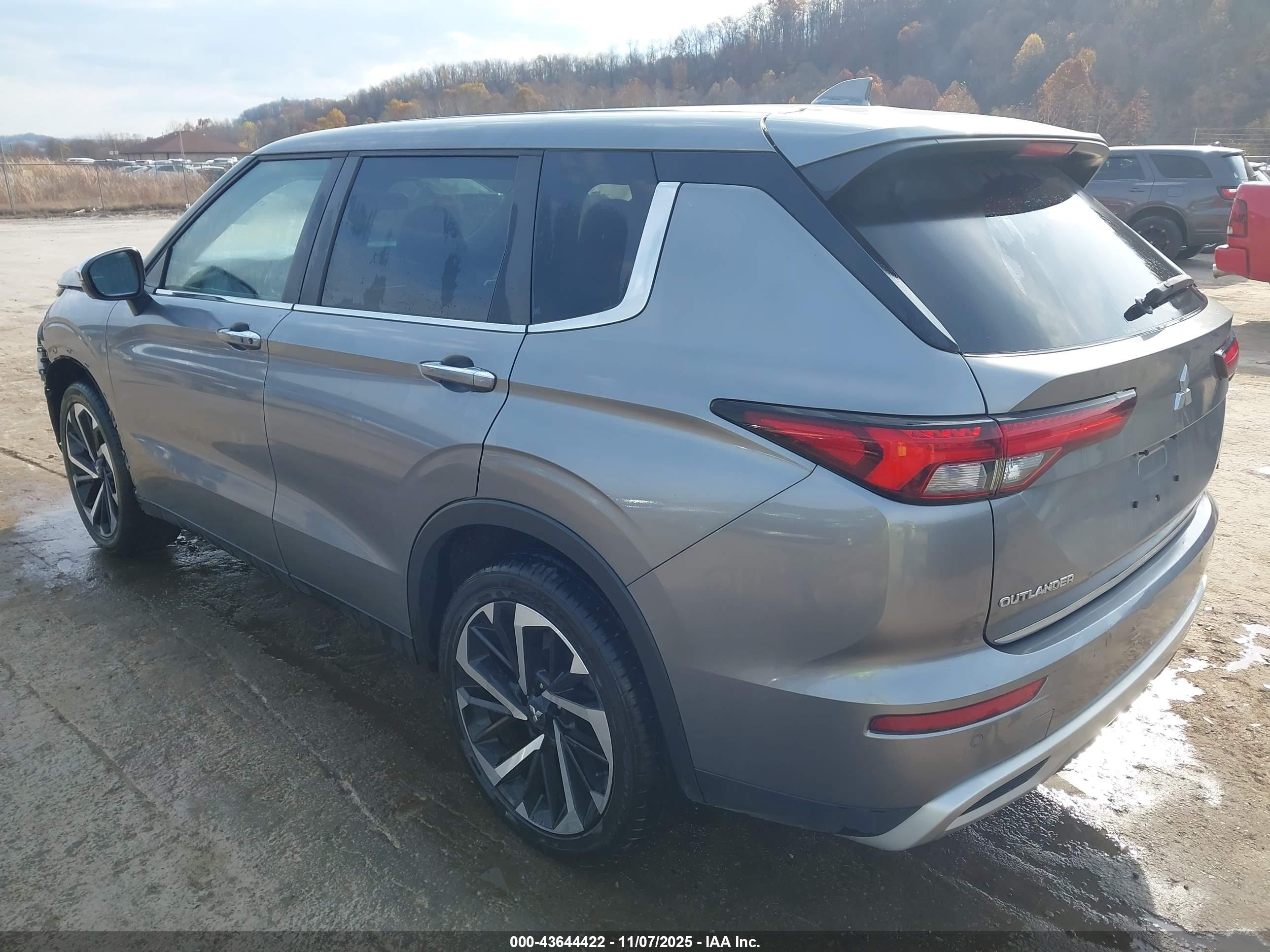 MITSUBISHI OUTLANDER image 3