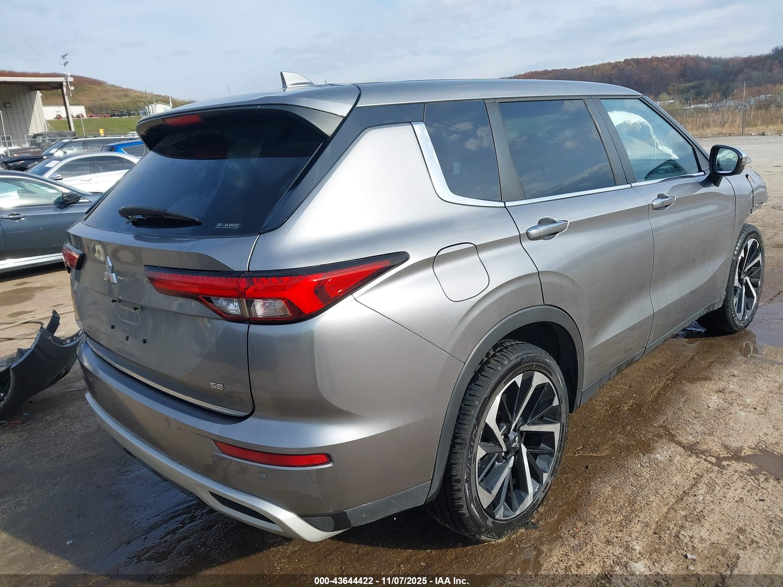 MITSUBISHI OUTLANDER image 4