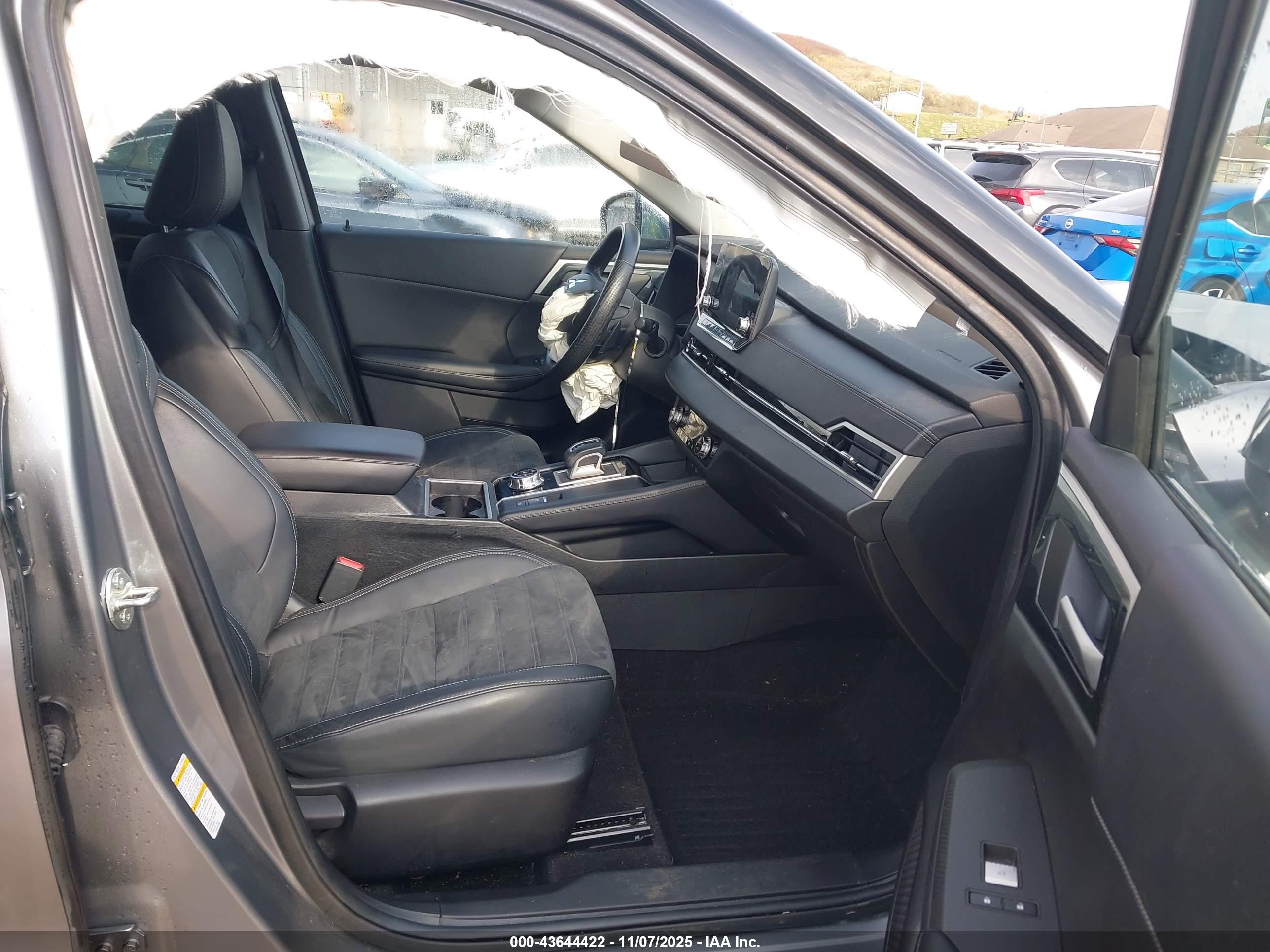 MITSUBISHI OUTLANDER image 5