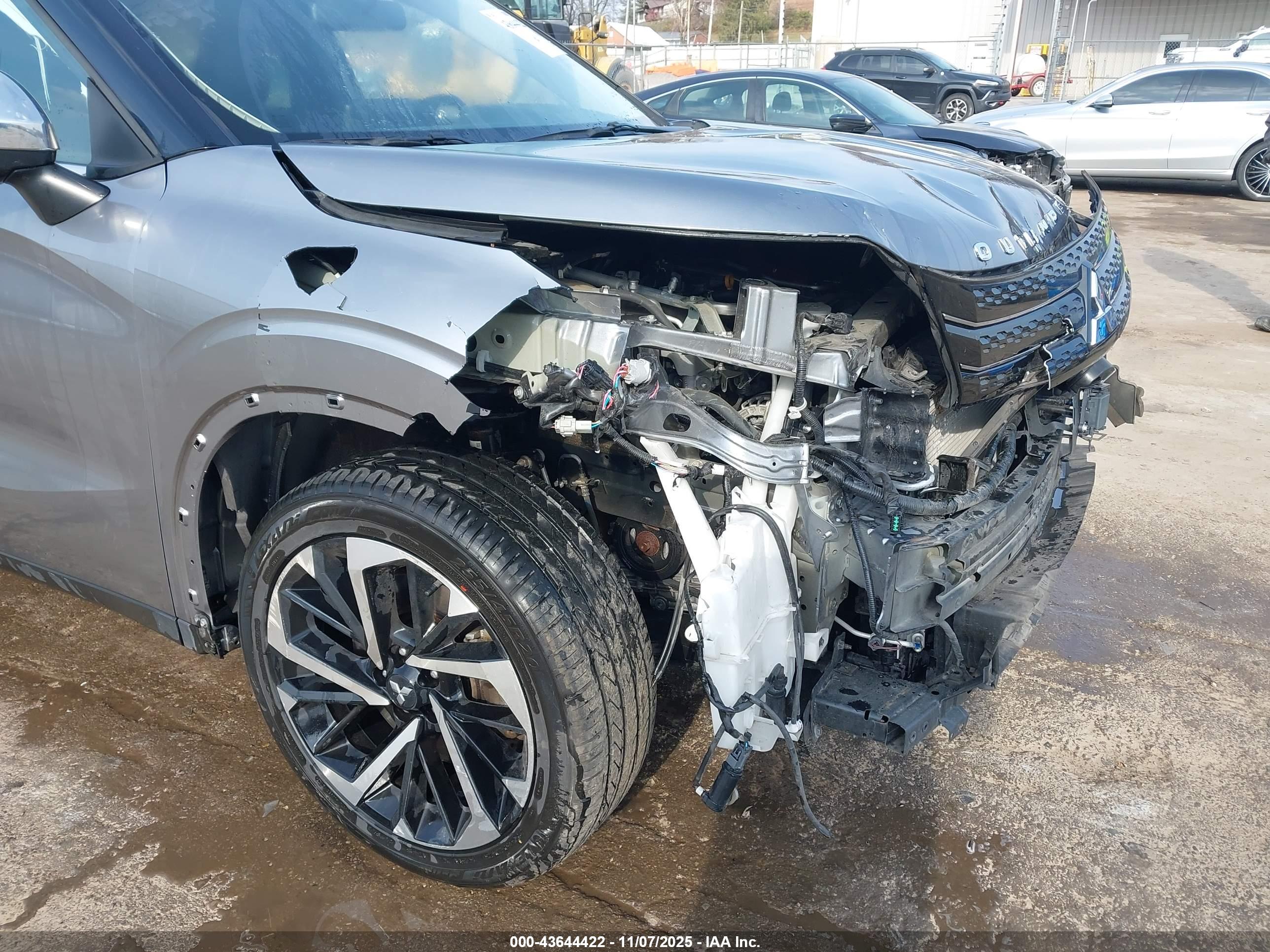 MITSUBISHI OUTLANDER image 6