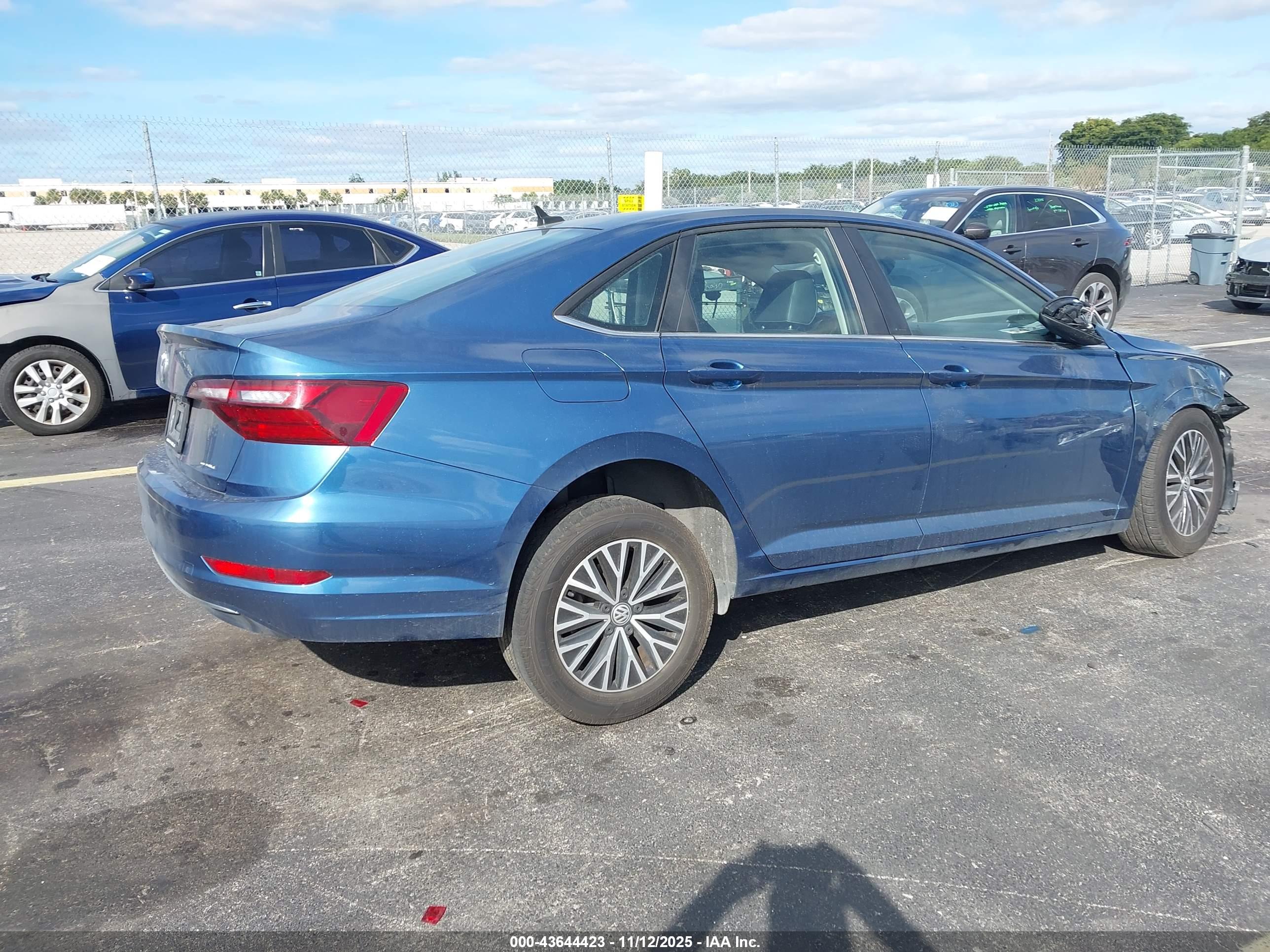 VOLKSWAGEN JETTA image 4