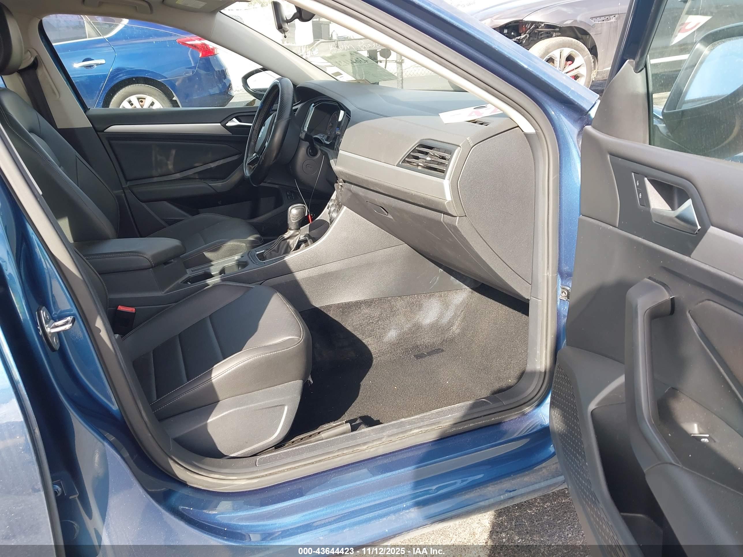 VOLKSWAGEN JETTA image 5