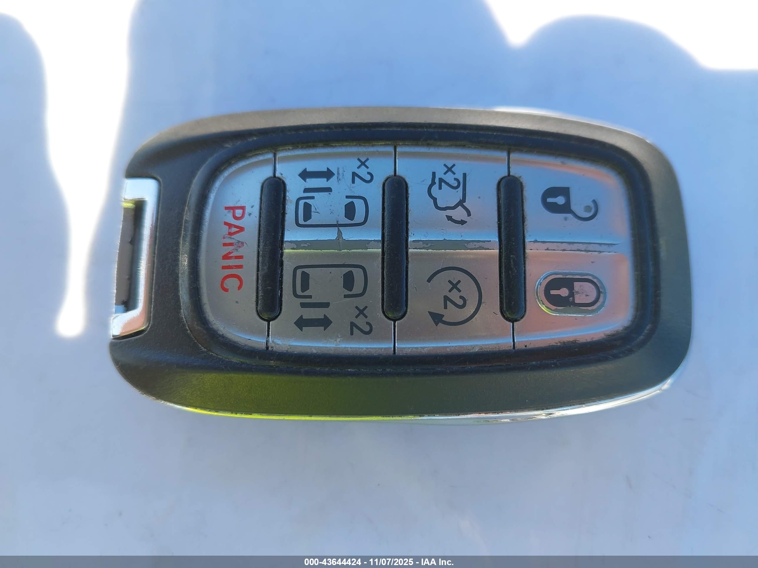 CHRYSLER PACIFICA image 11